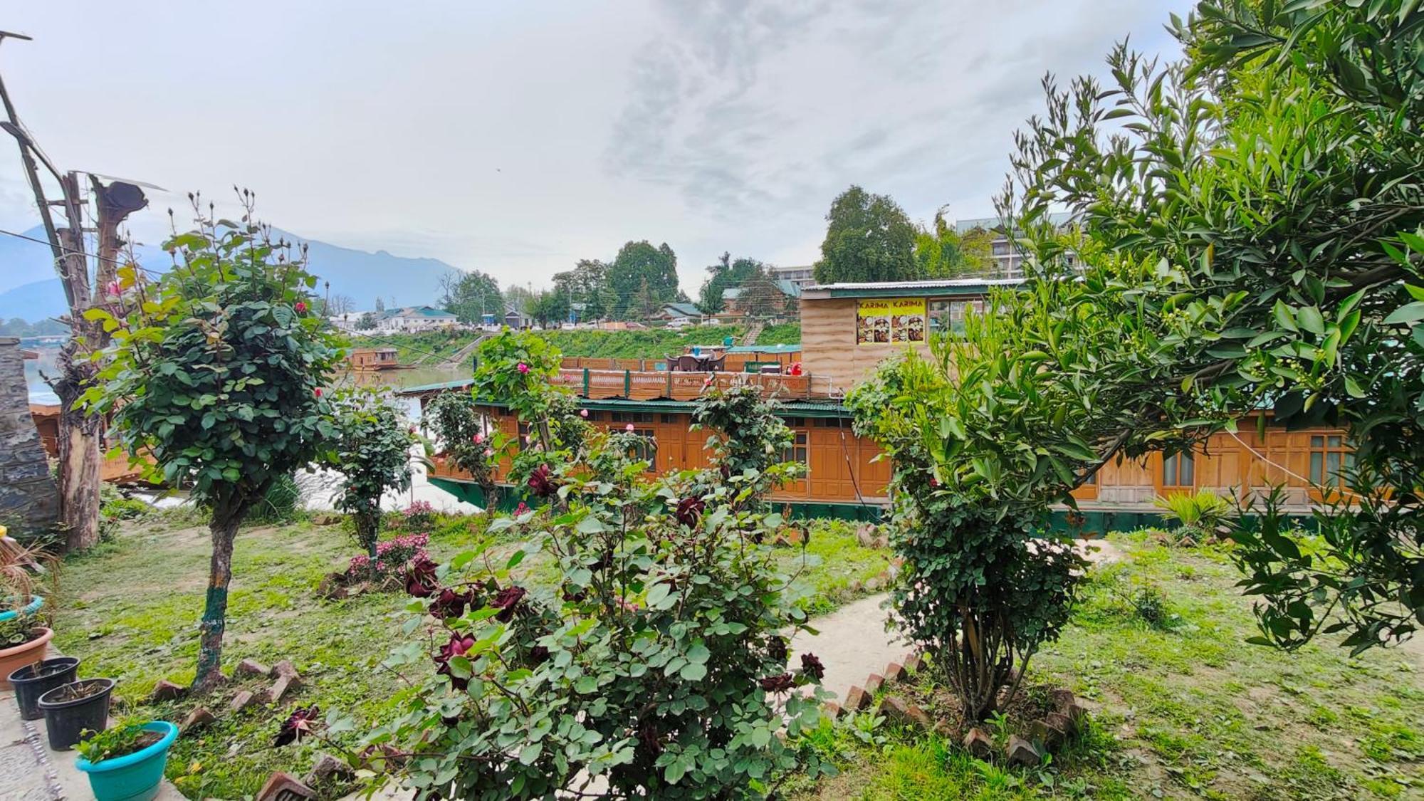 Houseboat Karima Palace Hotel Srinagar (Jammu and Kashmir)