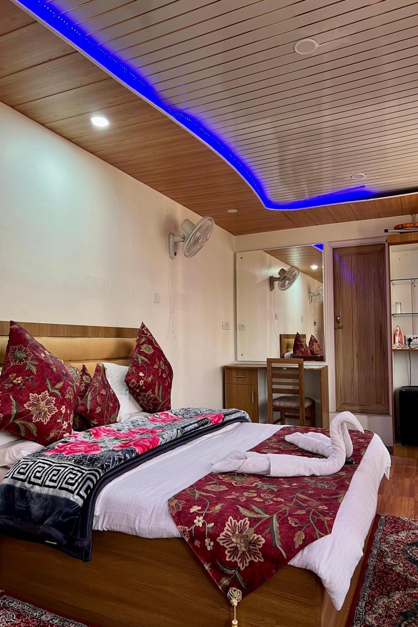 Hotel Sultan Residency Srinagar (Jammu and Kashmir)