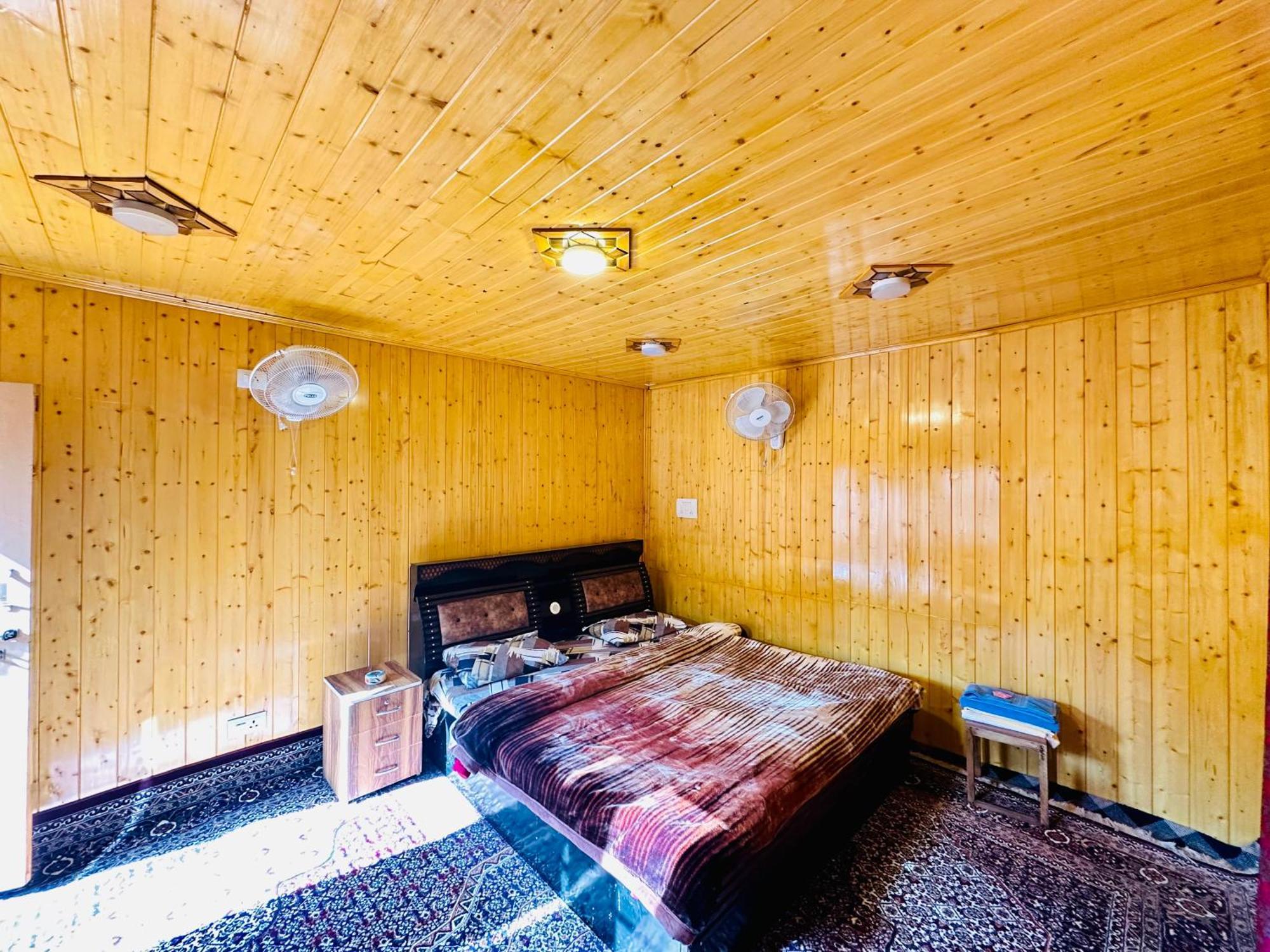 Houseboat New World Guest house *