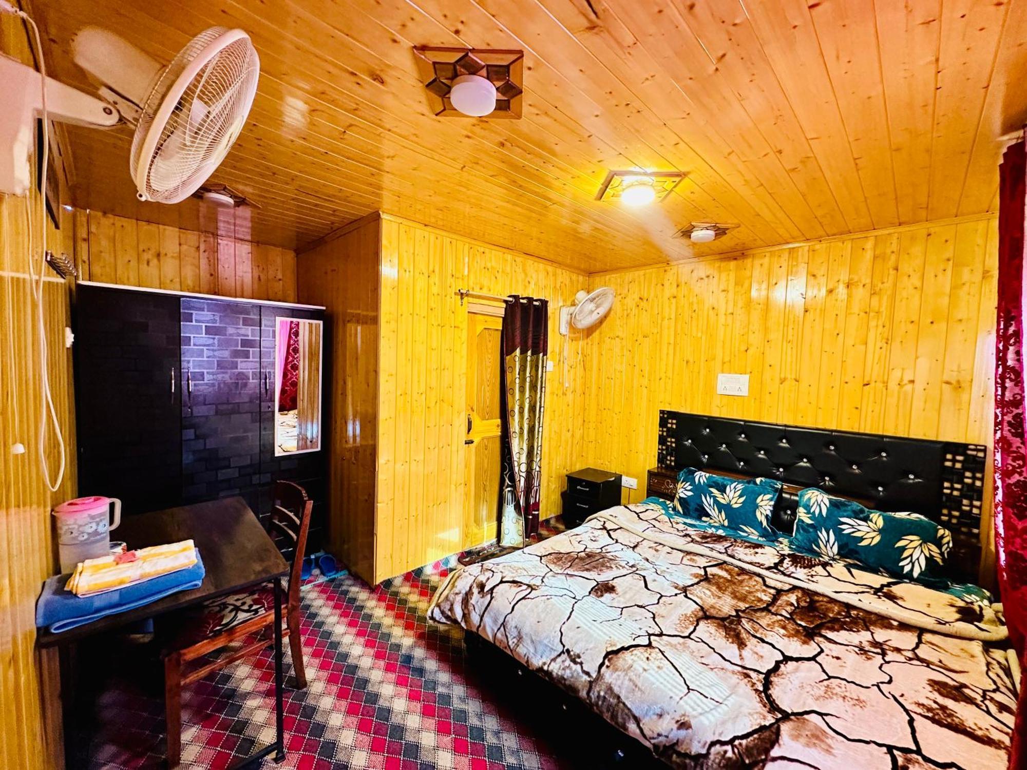 Houseboat New World *