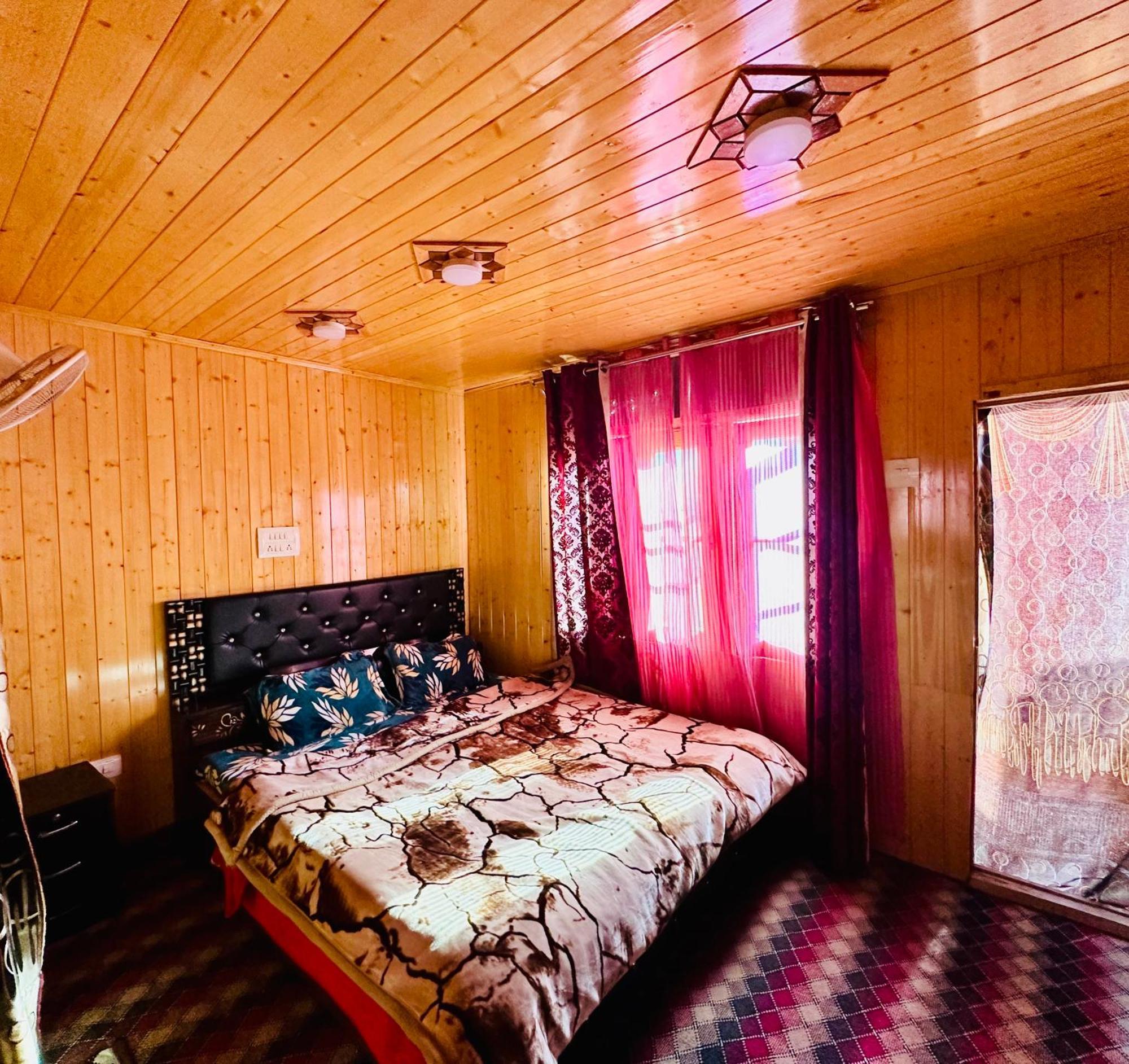 Houseboat New World *