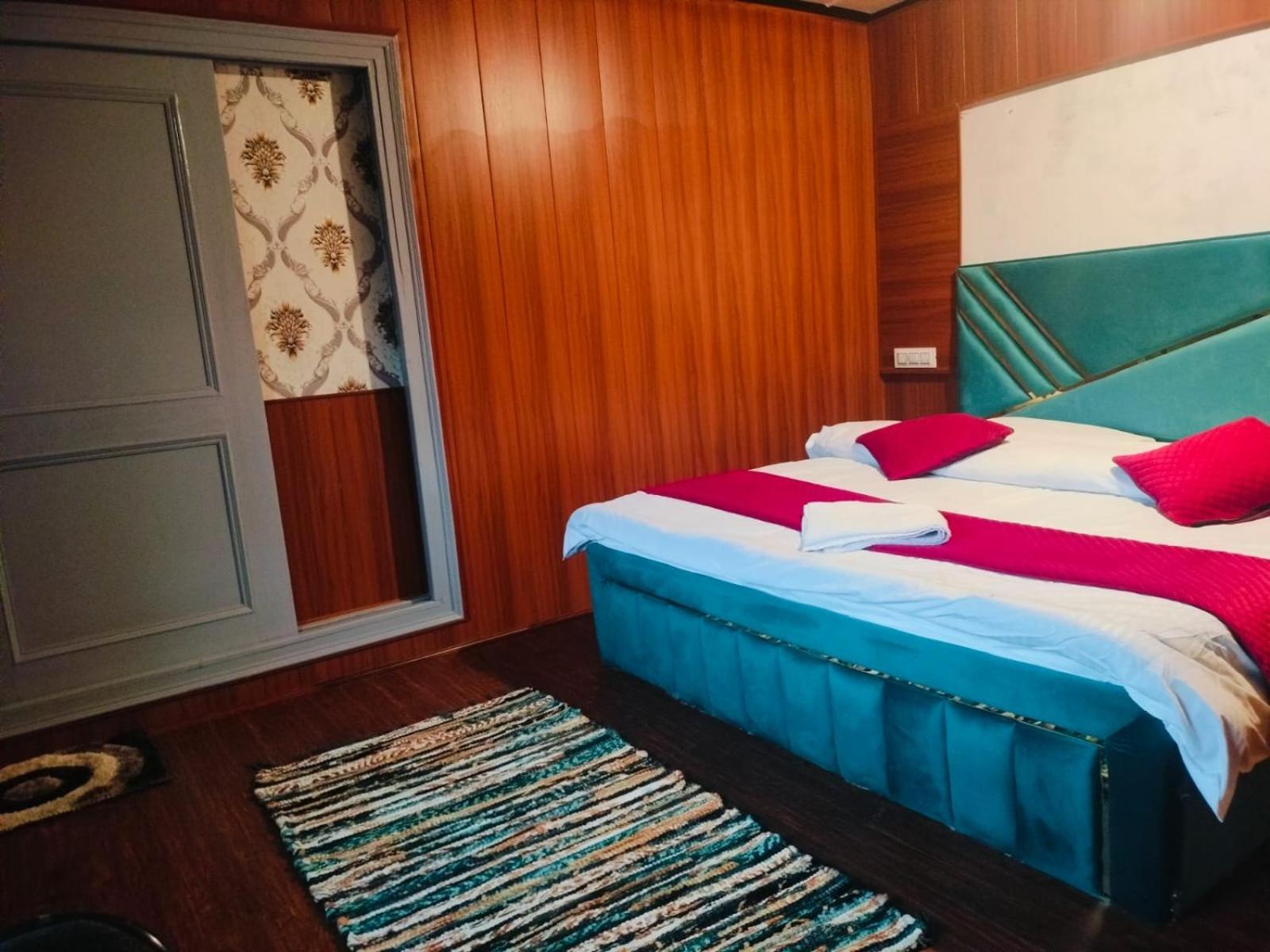Ibni Qadir Guest house