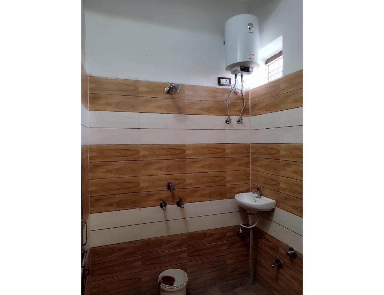 Homestay Sahara Grand Hills, Srinagar (Jammu and Kashmir)