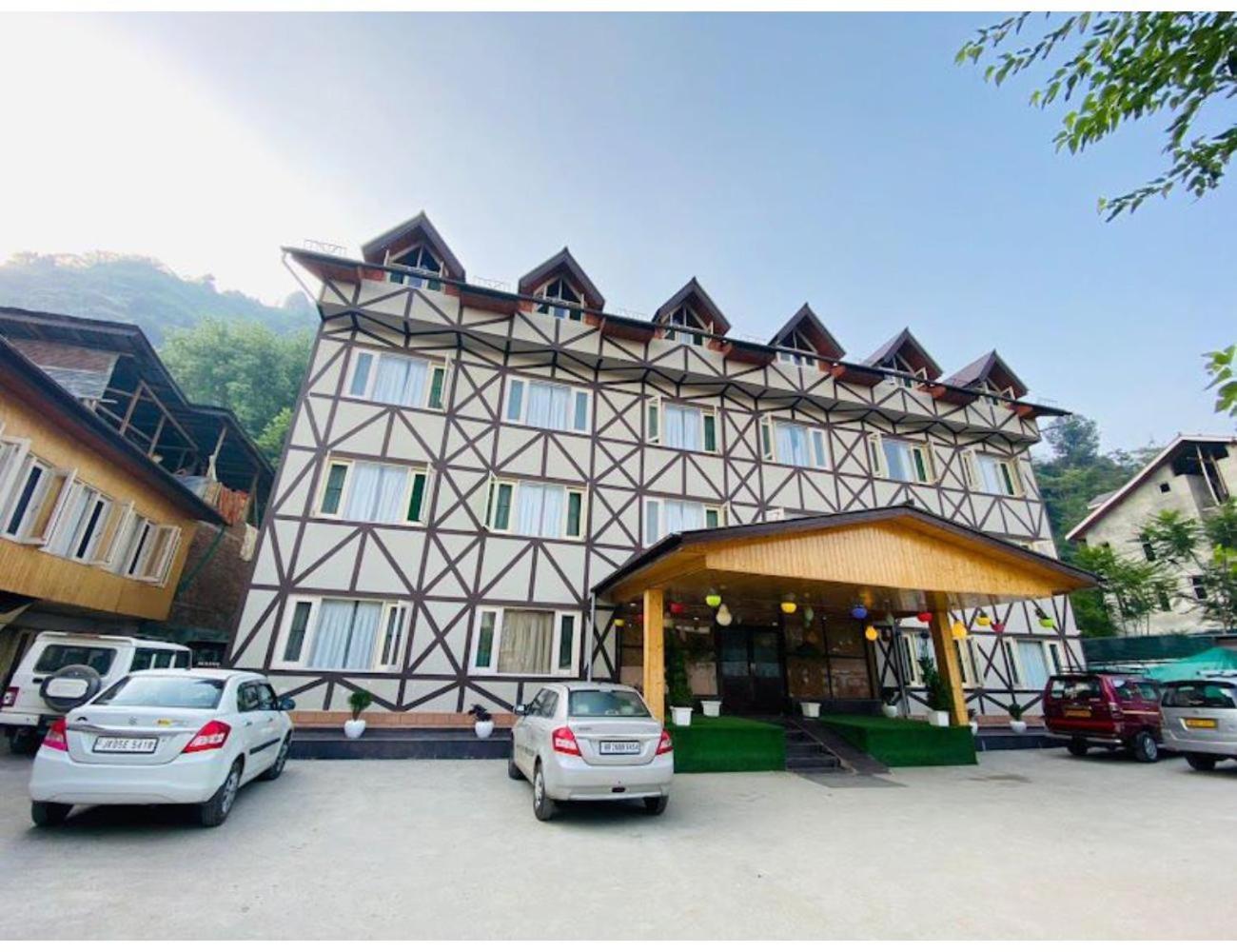 Homestay Sahara Grand Hills, *