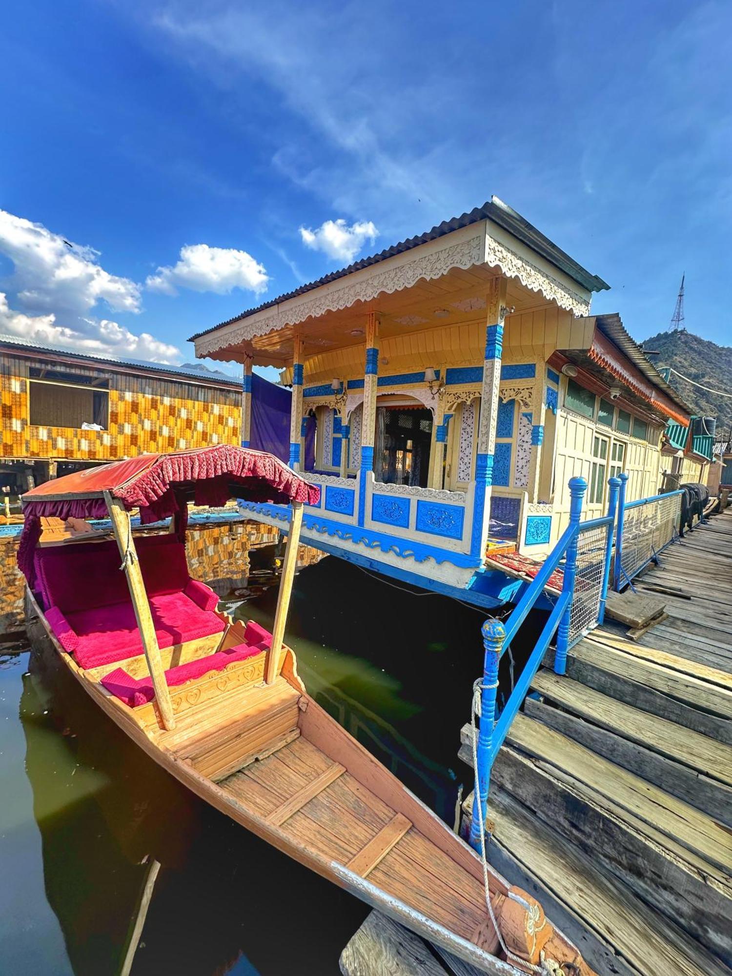Botel Lala Rukh Group Of Houseboats Srinagar (Jammu and Kashmir)