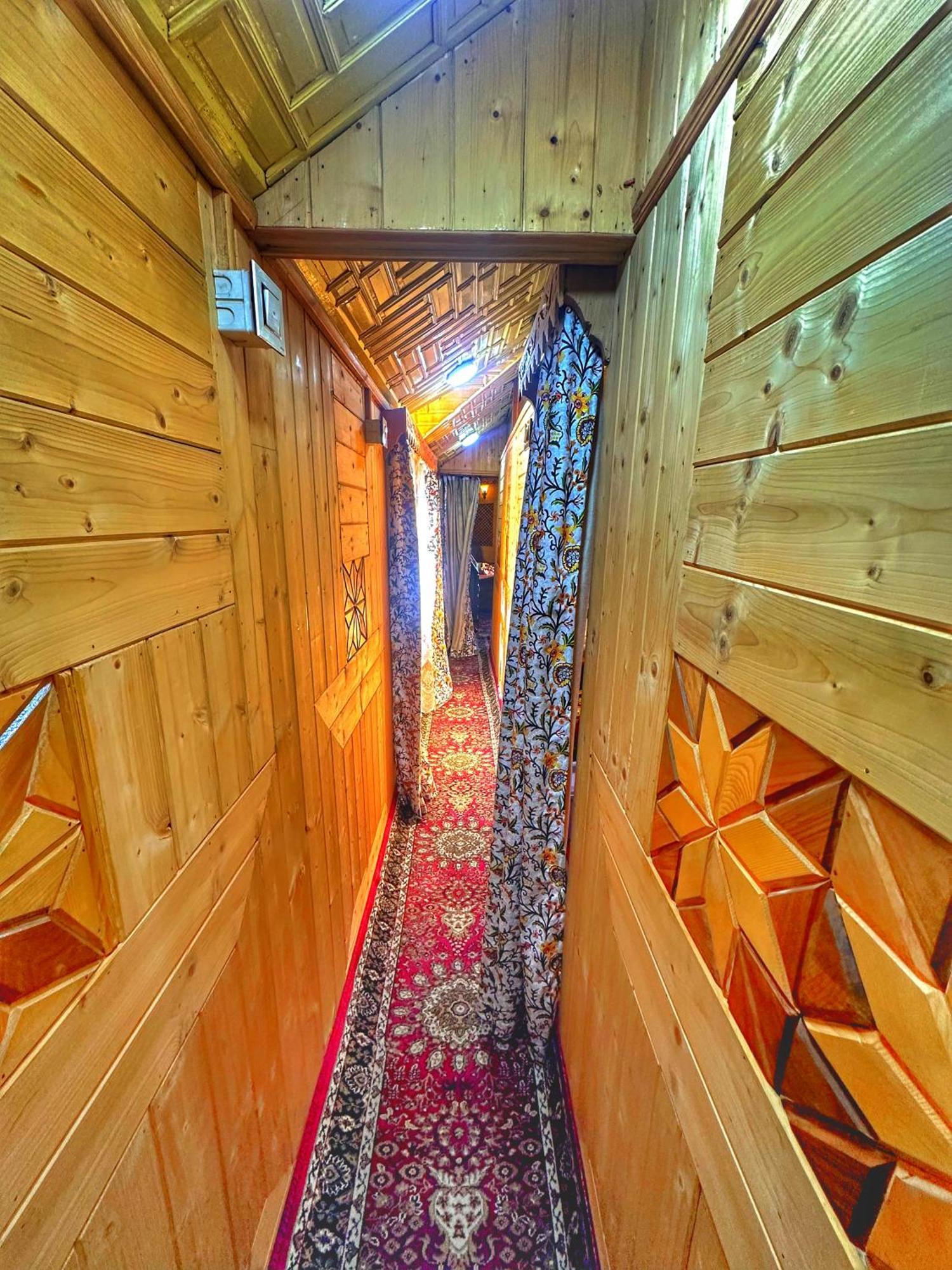 Botel Lala Rukh Group Of Houseboats 4*