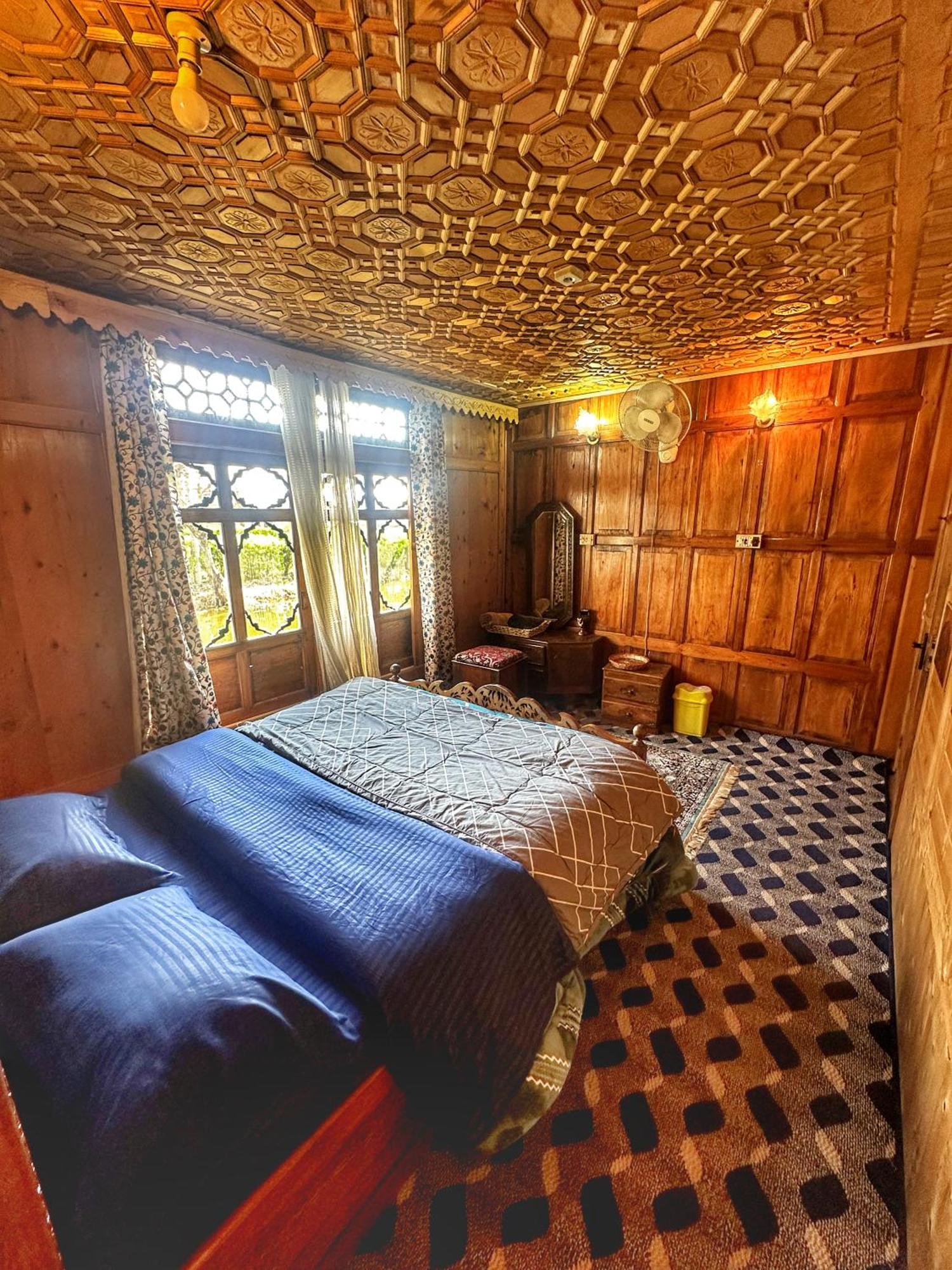 Lala Rukh Group Of Houseboats 4* Srinagar (Jammu and Kashmir)