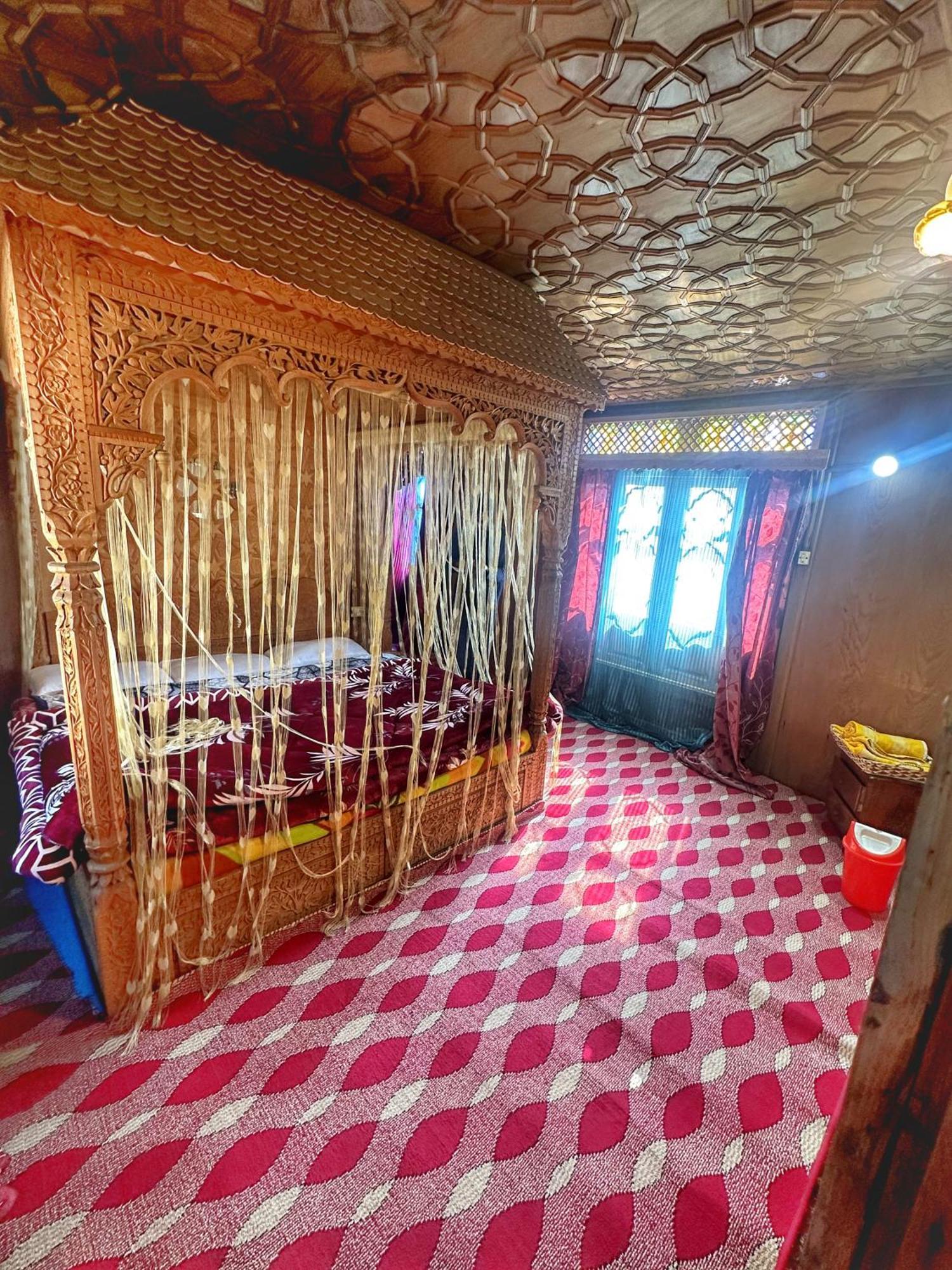 Lala Rukh Group Of Houseboats Botel Srinagar (Jammu and Kashmir)