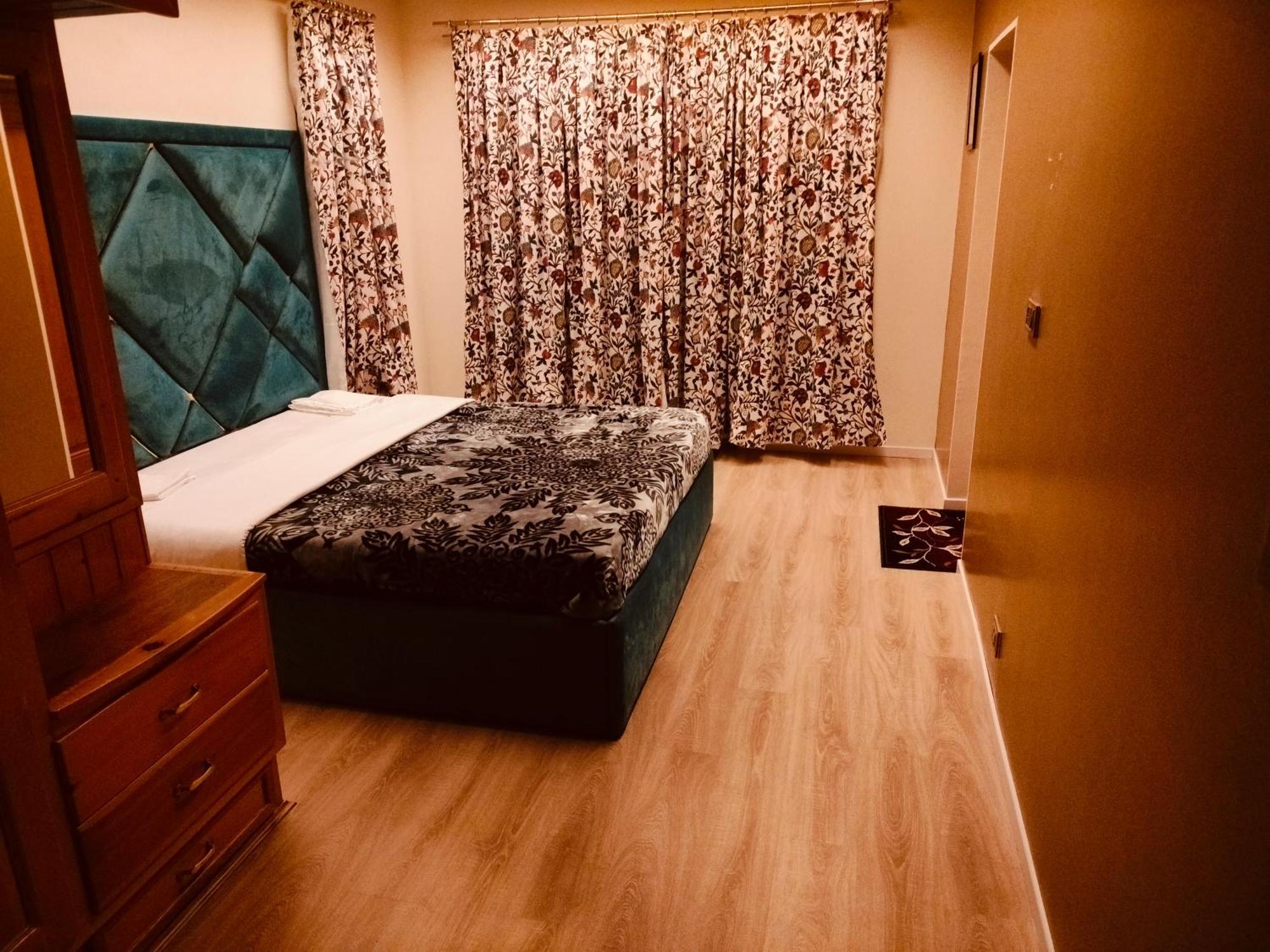 New Zamrood Guest house