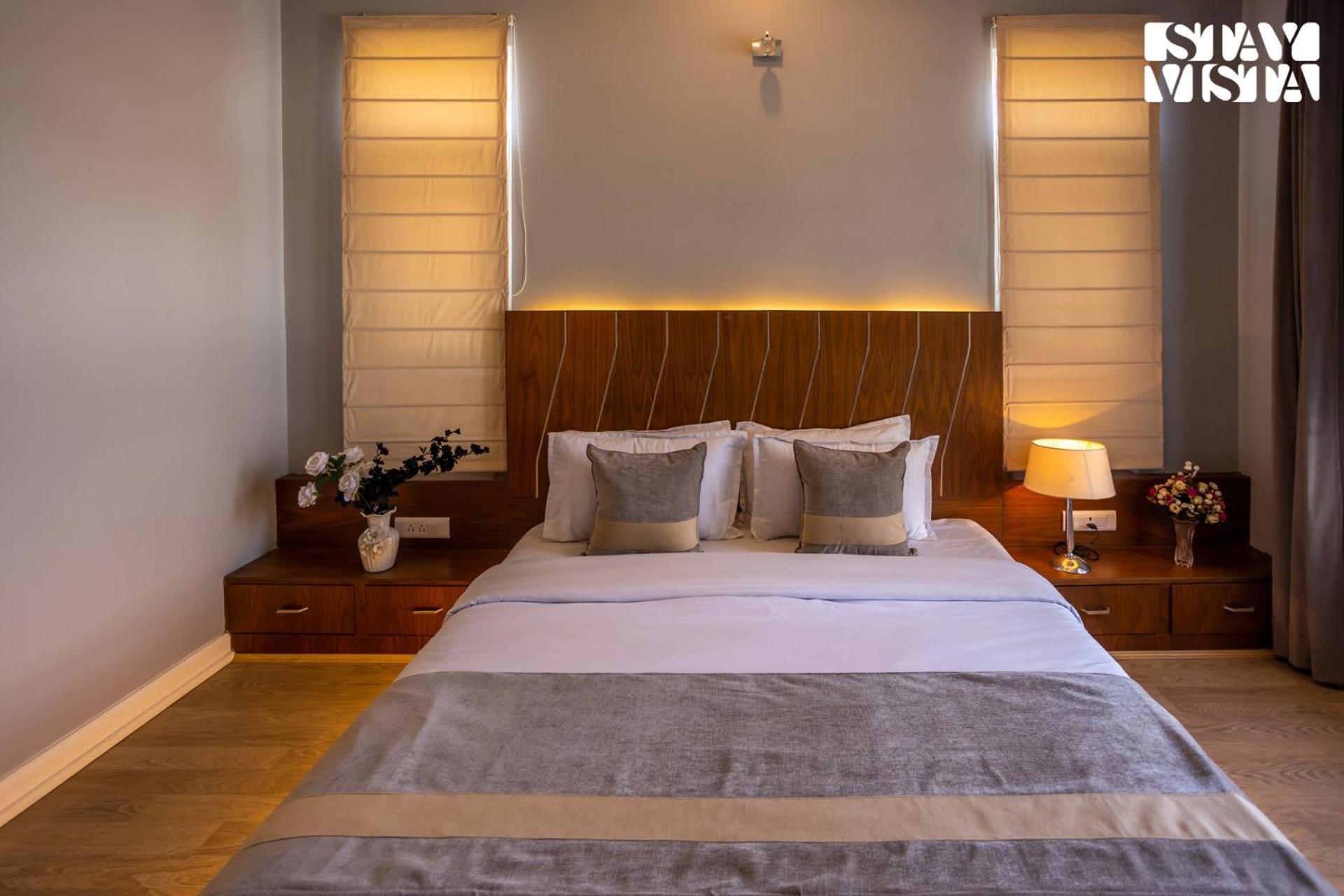 Stayvista At Midsummer Moon - Mountain View With Courtyard Villa