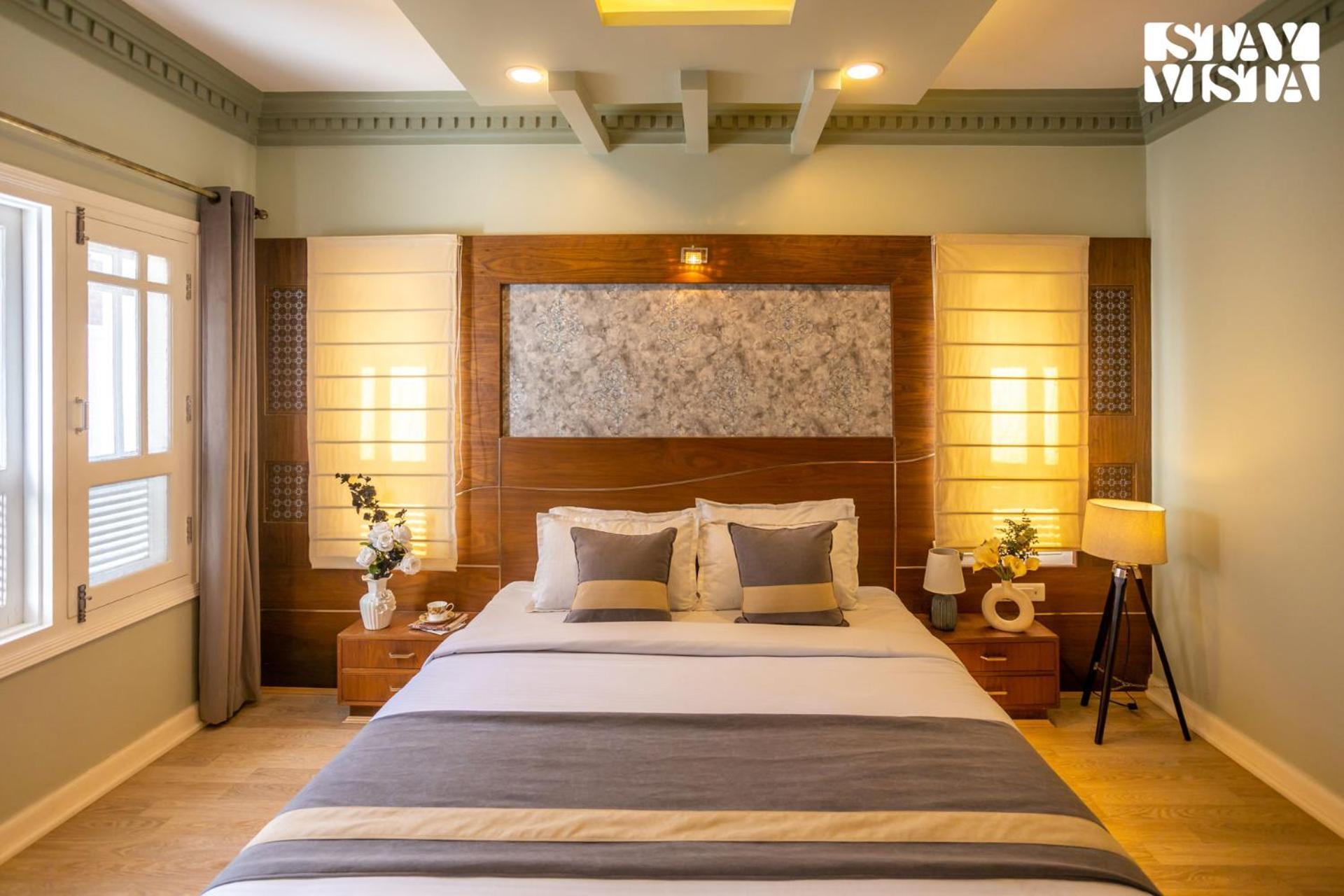 Villa Stayvista At Midsummer Moon - Mountain View With Courtyard *