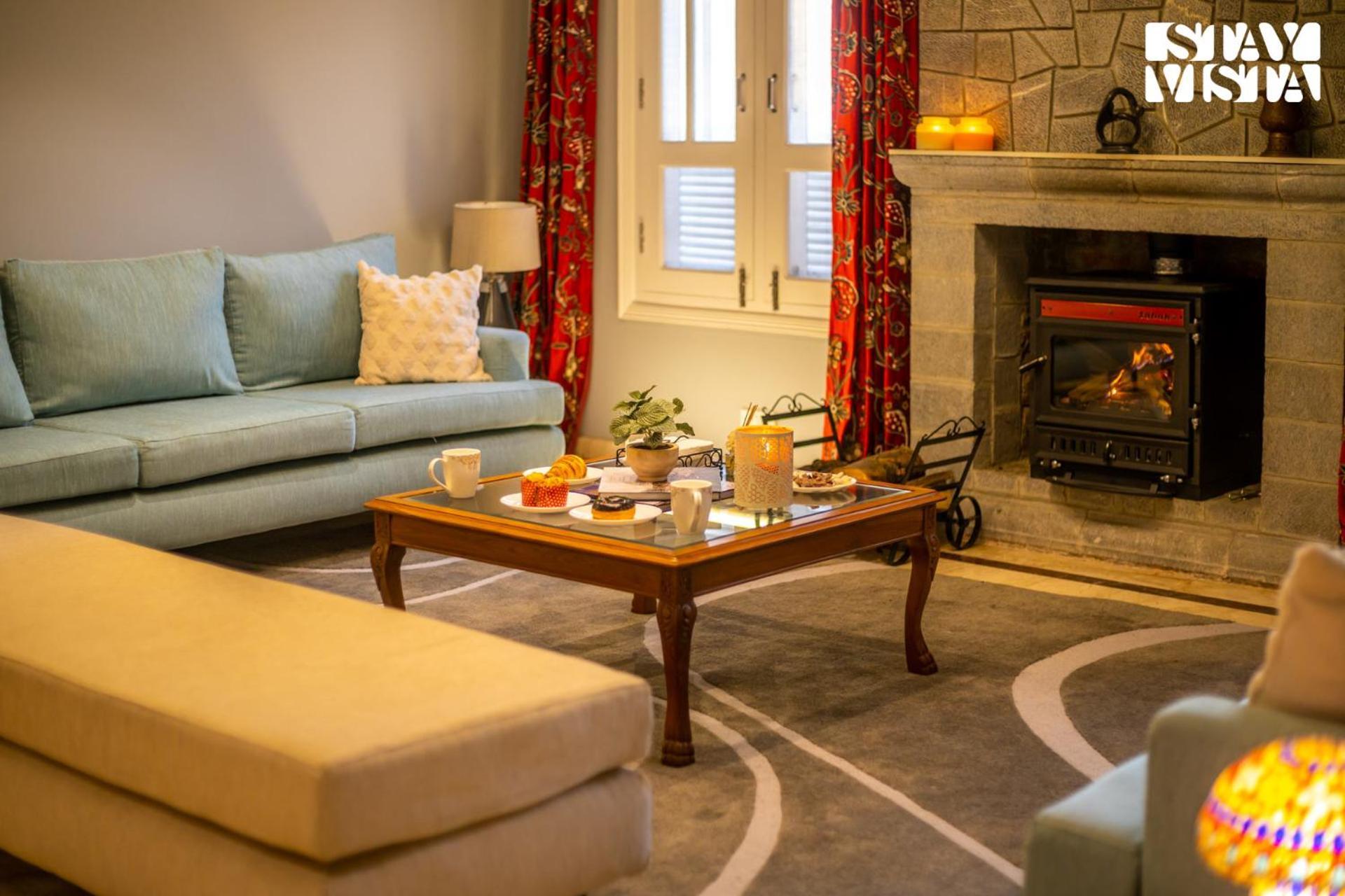 Stayvista At Midsummer Moon - Mountain View With Courtyard Villa