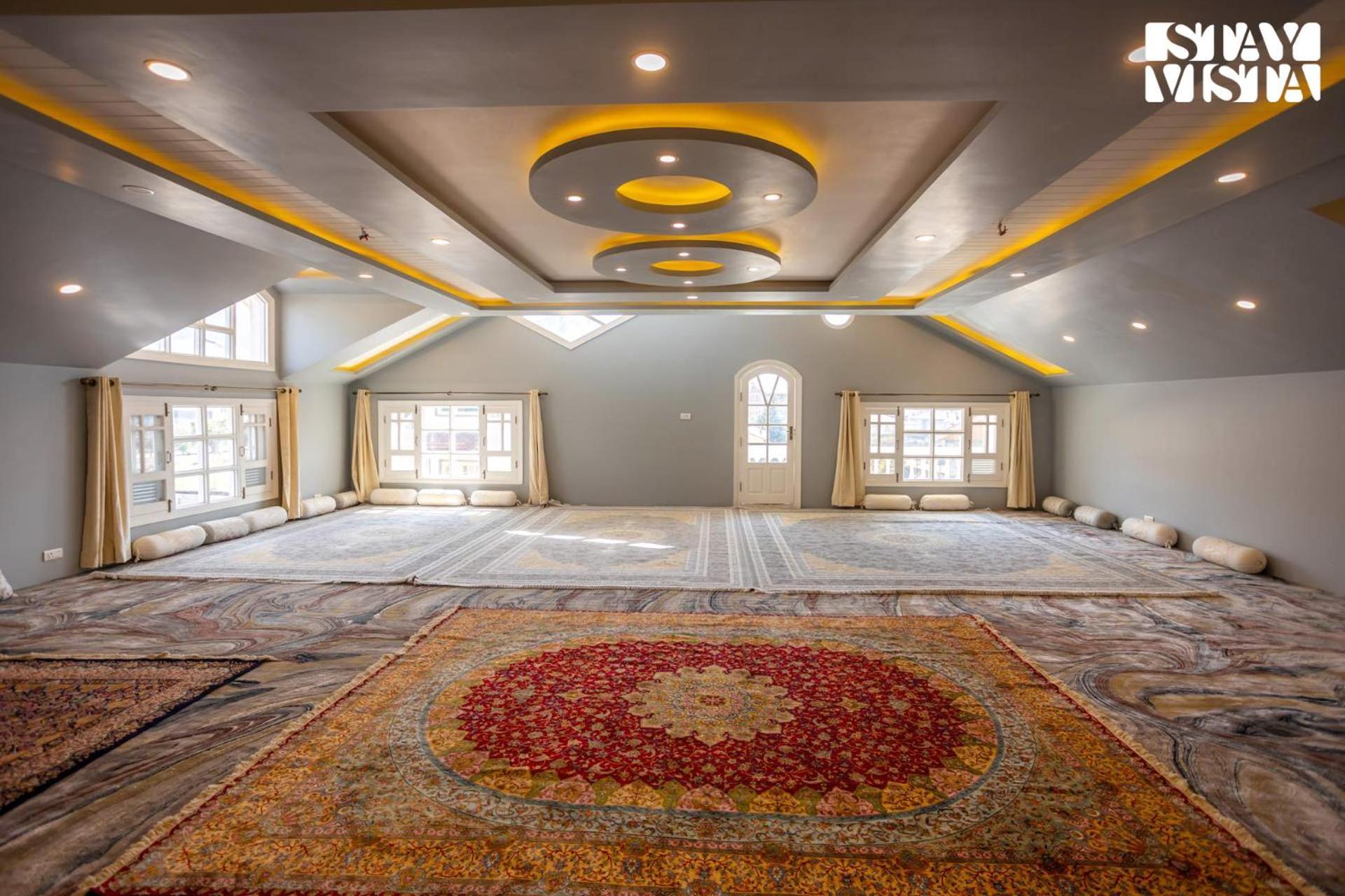 Villa Stayvista At Midsummer Moon - Mountain View With Courtyard Srinagar (Jammu and Kashmir)