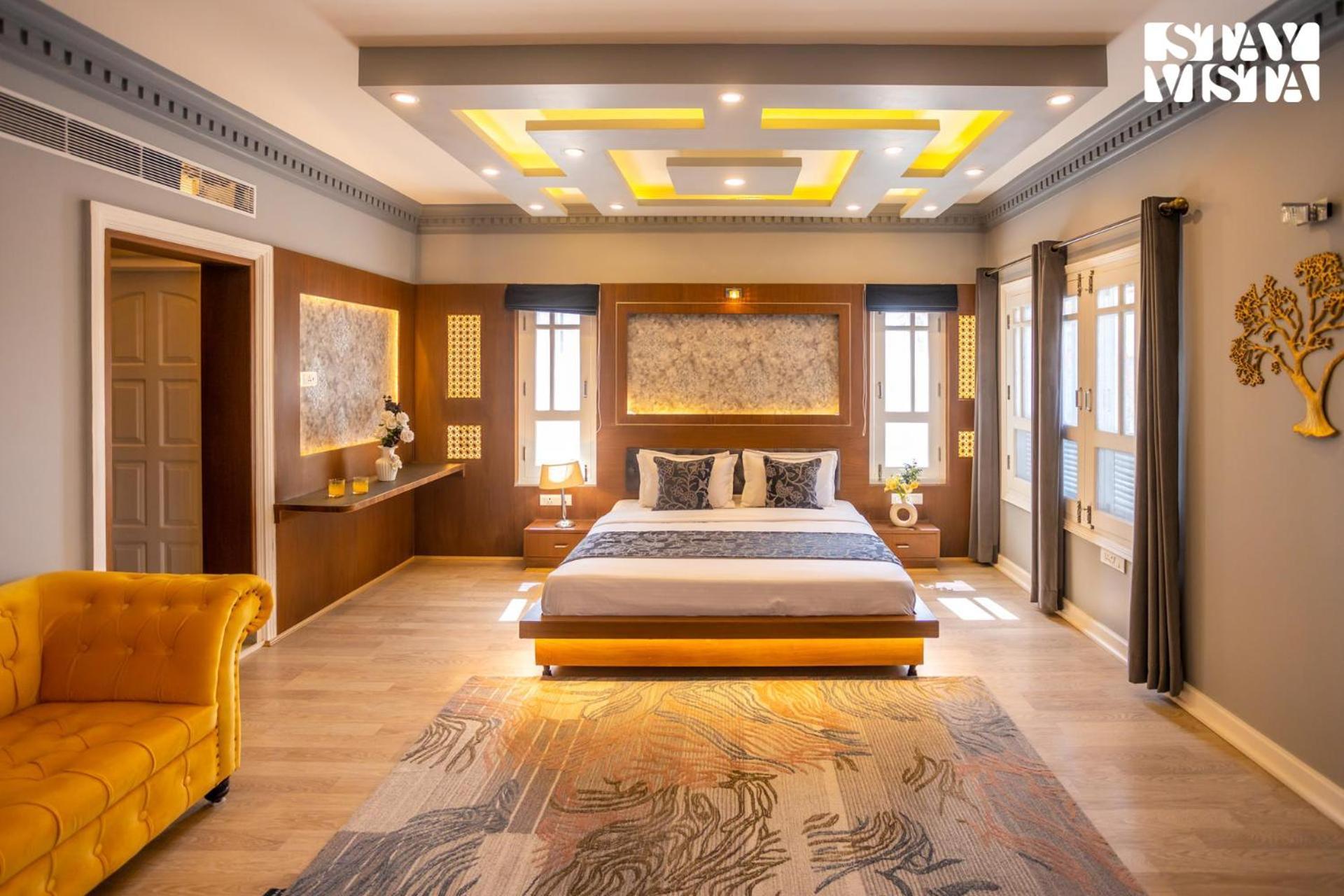 Stayvista At Midsummer Moon - Mountain View With Courtyard * Srinagar (Jammu and Kashmir)