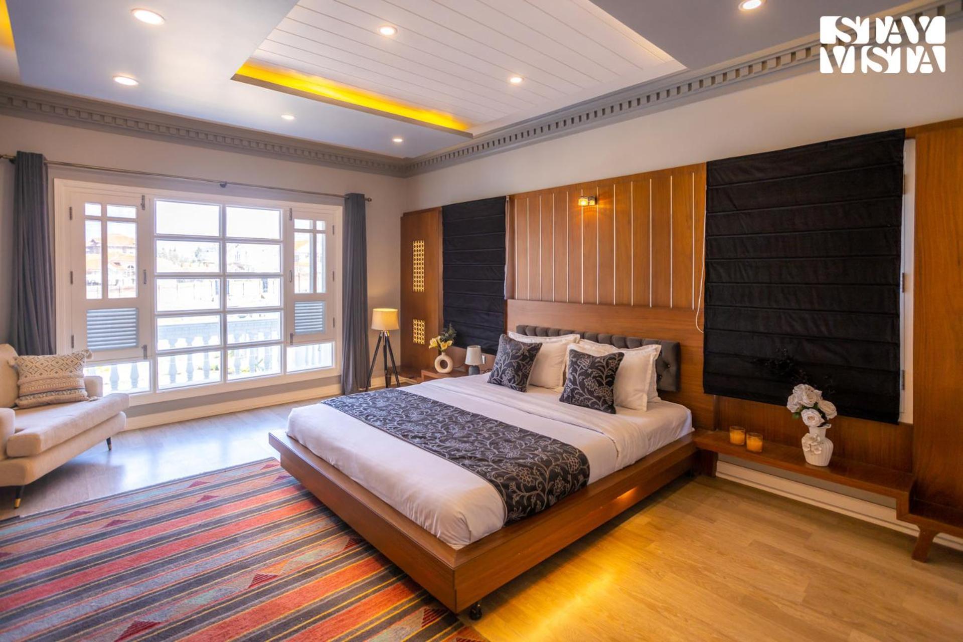 Villa Stayvista At Midsummer Moon - Mountain View With Courtyard