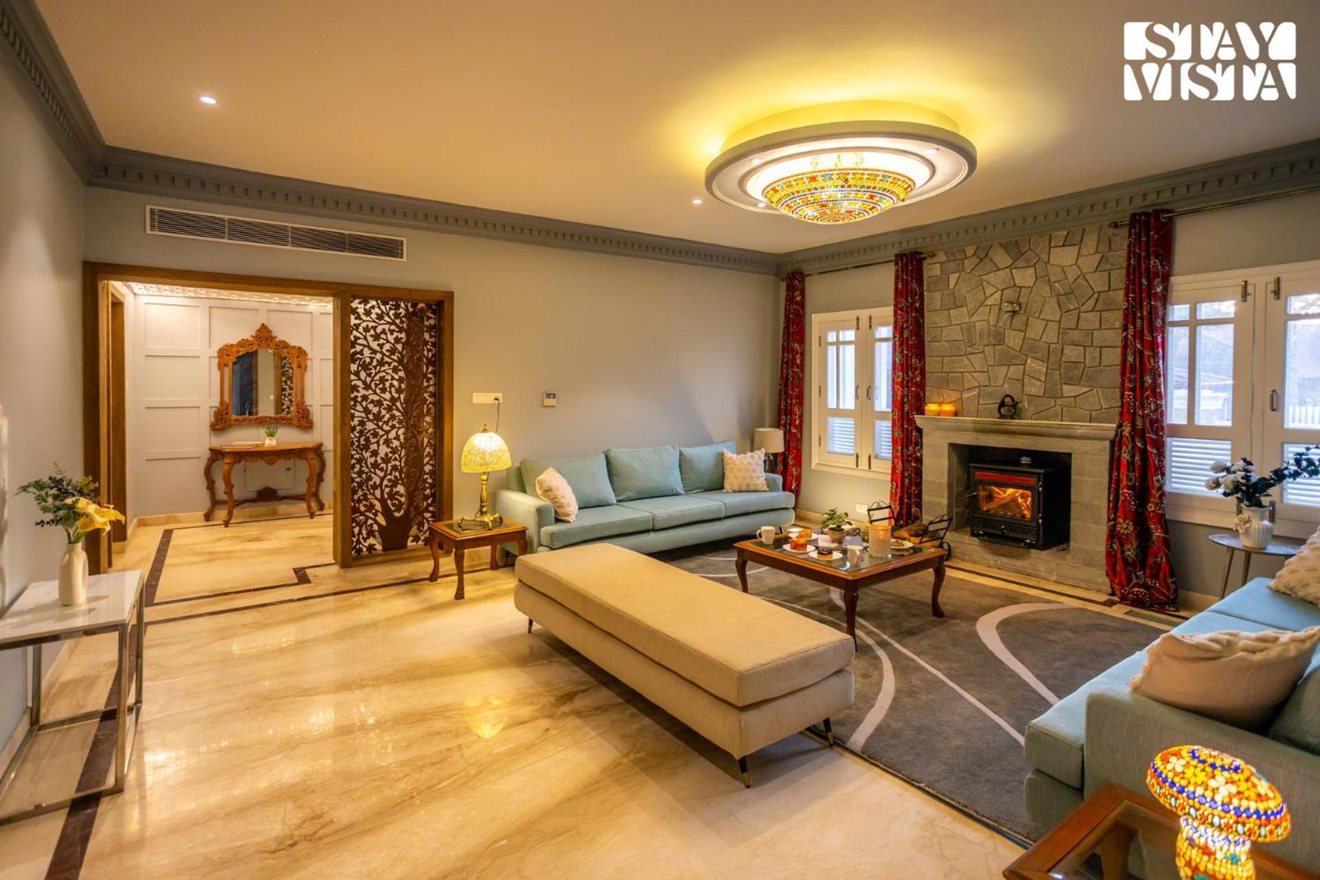 Stayvista At Midsummer Moon - Mountain View With Courtyard Srinagar (Jammu and Kashmir)
