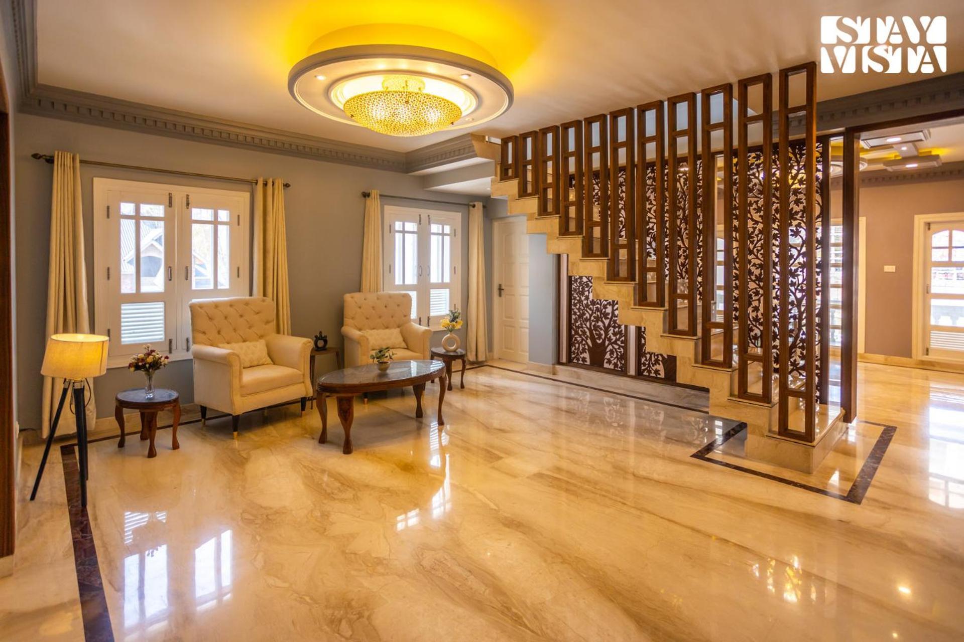 Villa Stayvista At Midsummer Moon - Mountain View With Courtyard *