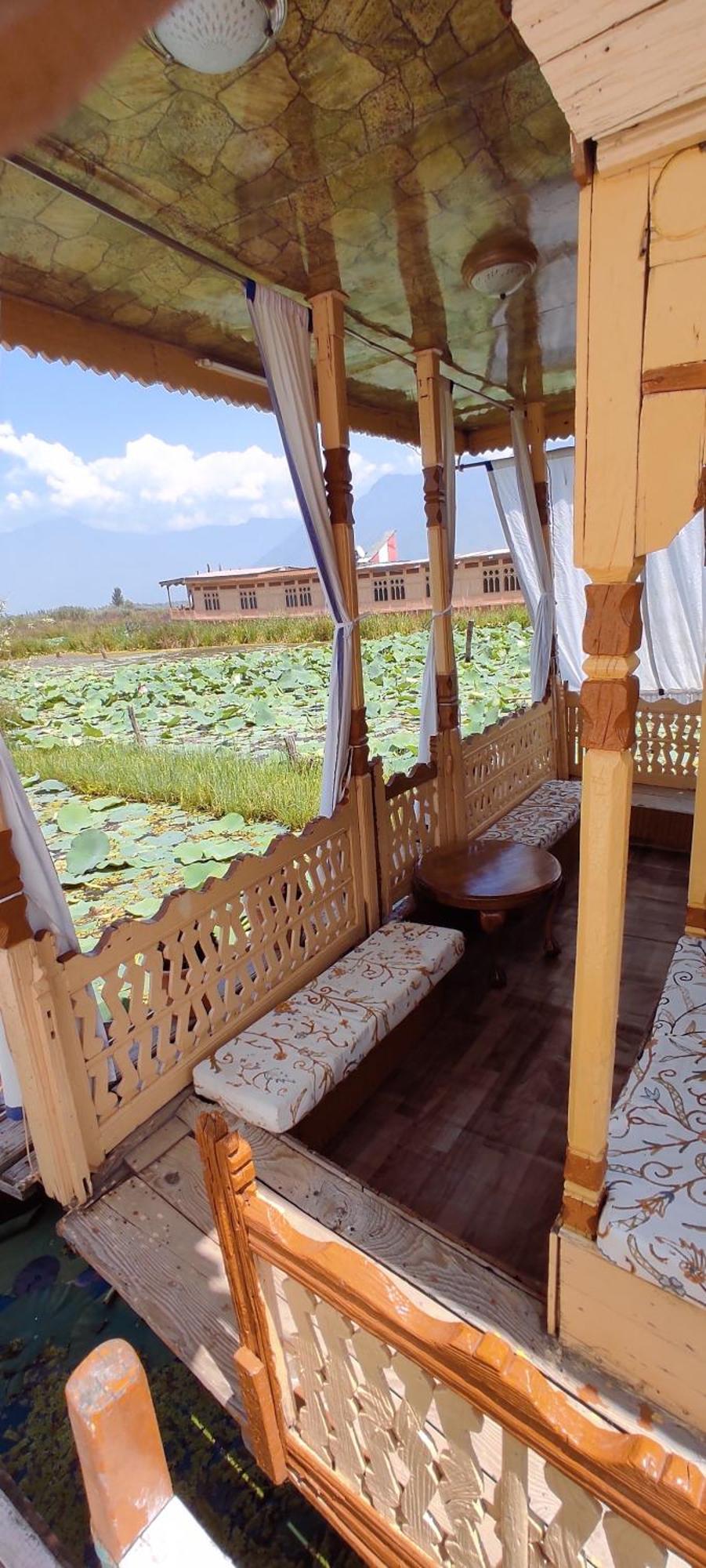 Hotel Houseboat Wild Rose