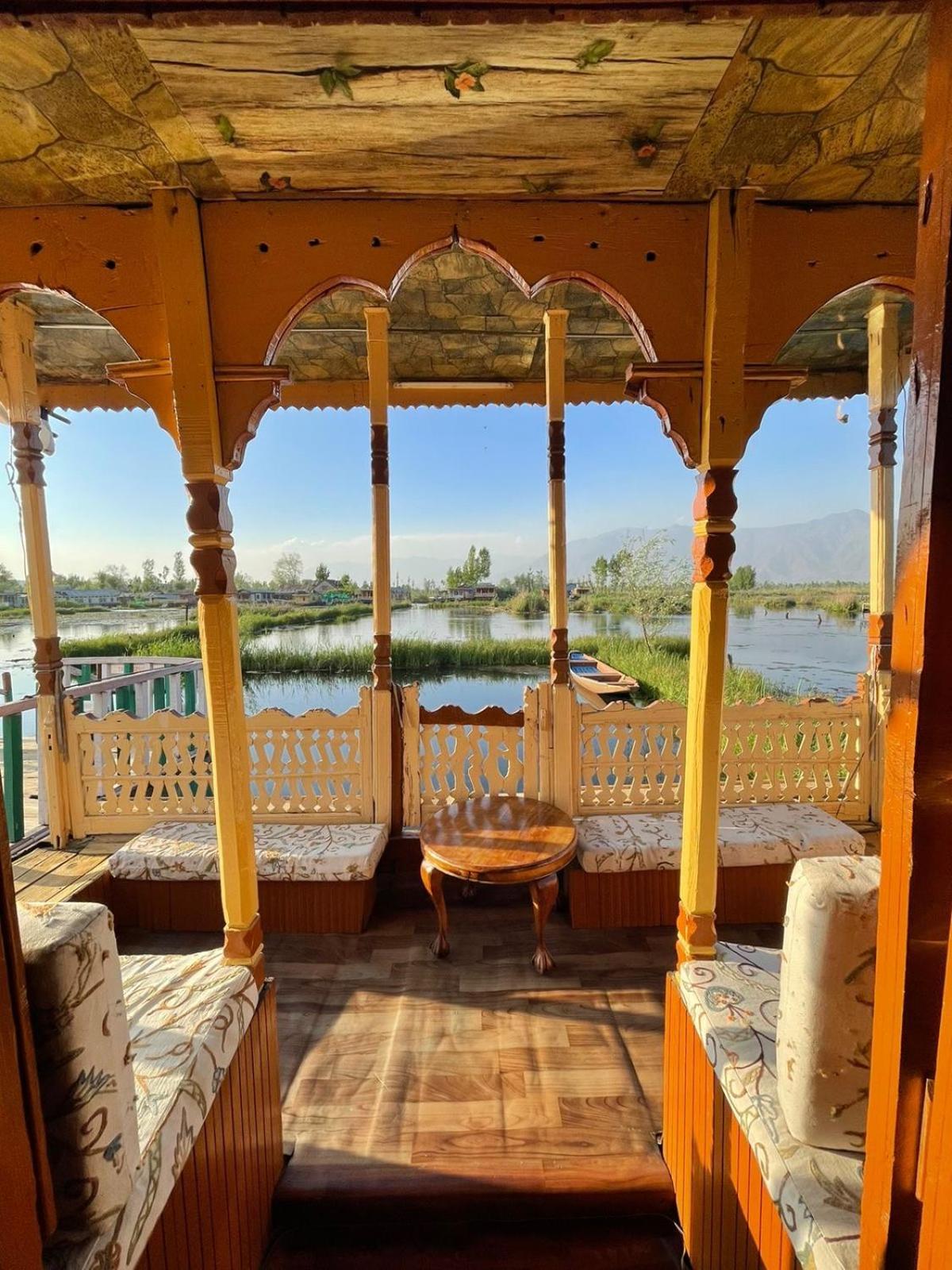 Houseboat Wild Rose Hotel 4*