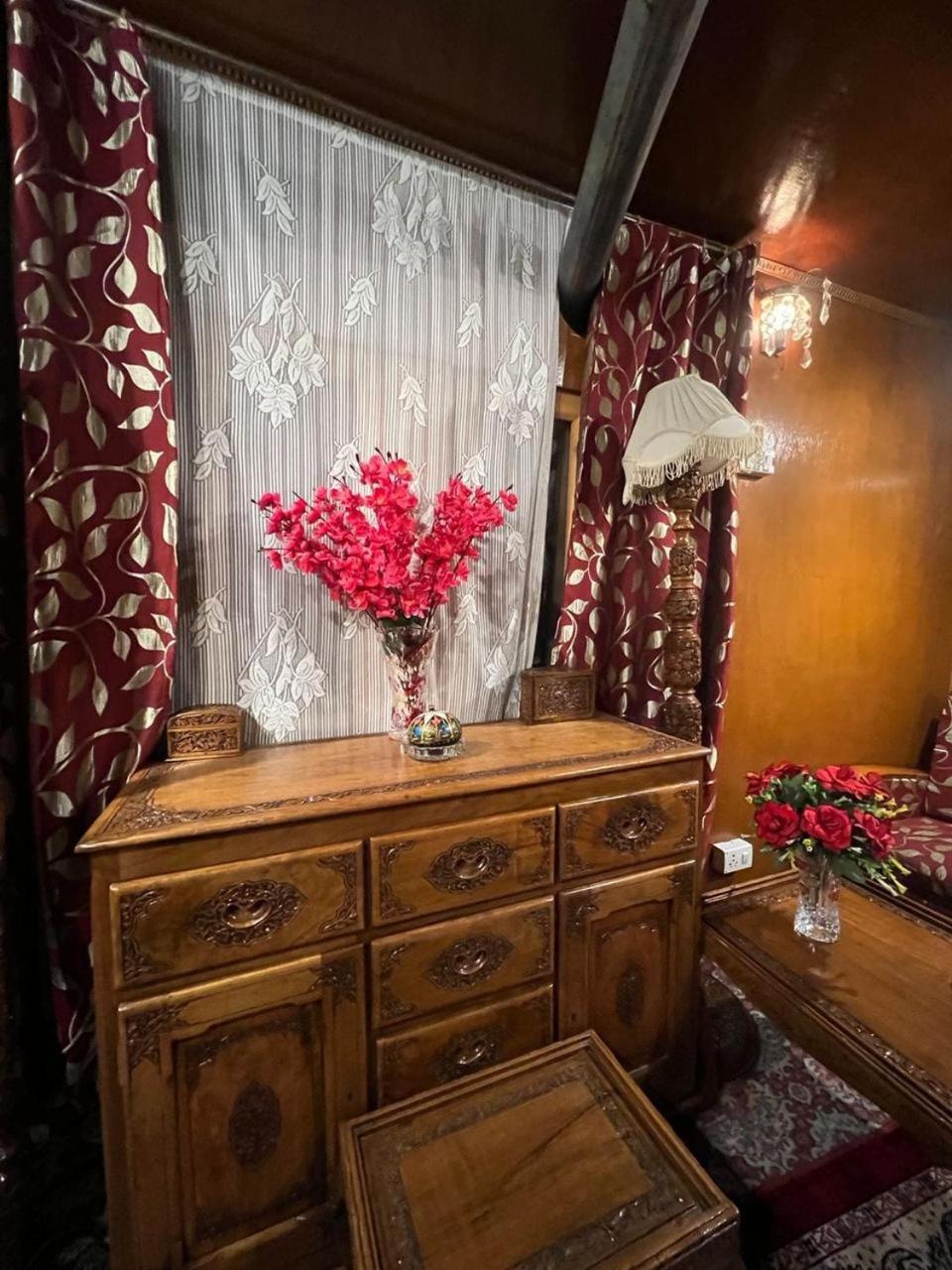 Hotel Heritage Amina Group Of Houseboats