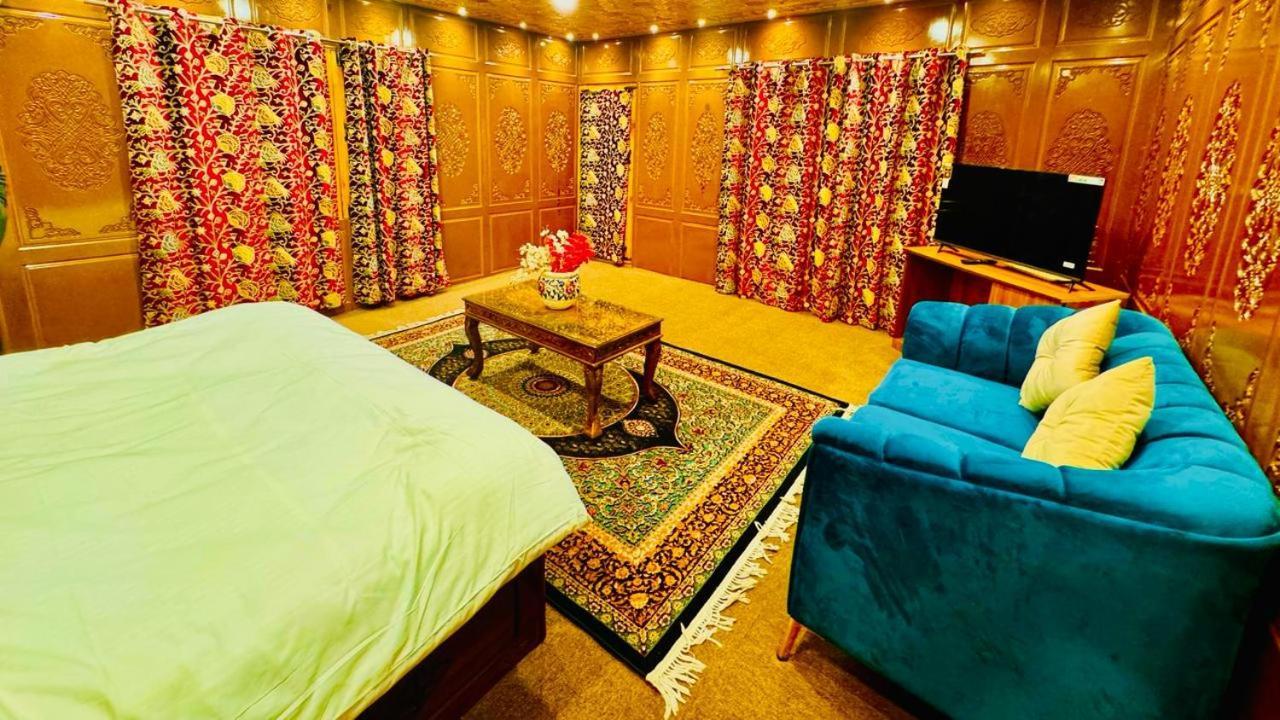 Botel The Hayat Group Of Houseboats 4*