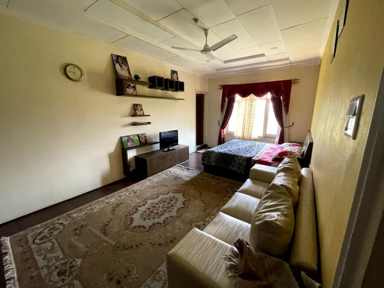 New Aashiyana Homestay Srinagar (Jammu and Kashmir)