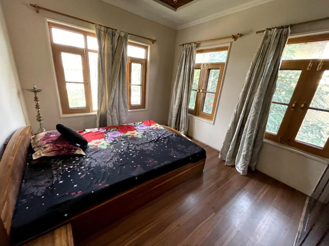 New Aashiyana Homestay Srinagar (Jammu and Kashmir)