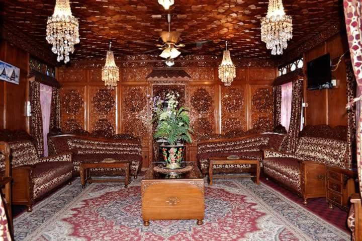 Botel Heritage Amina Group Of Houseboats