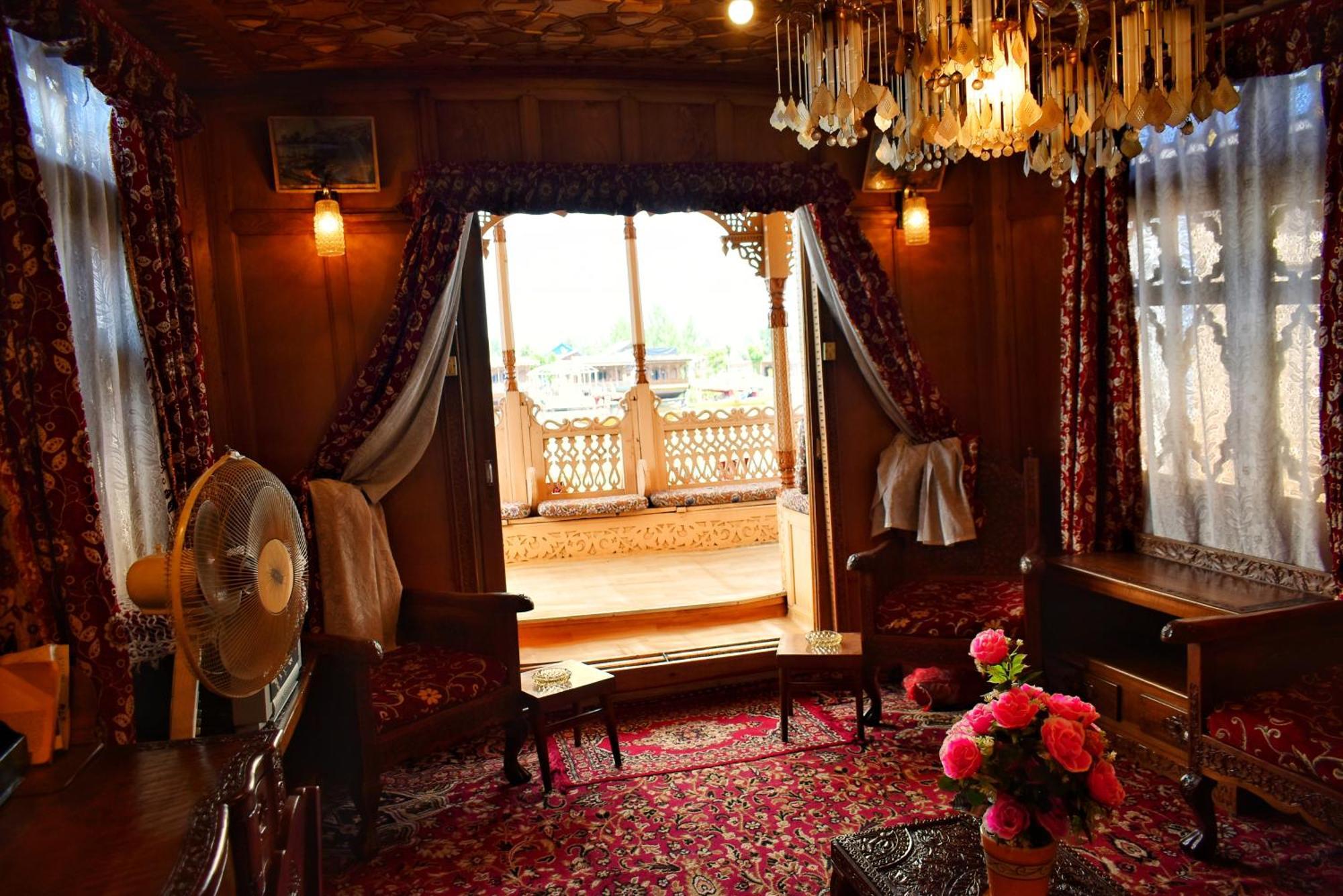 Apartment Houseboat Sumbul