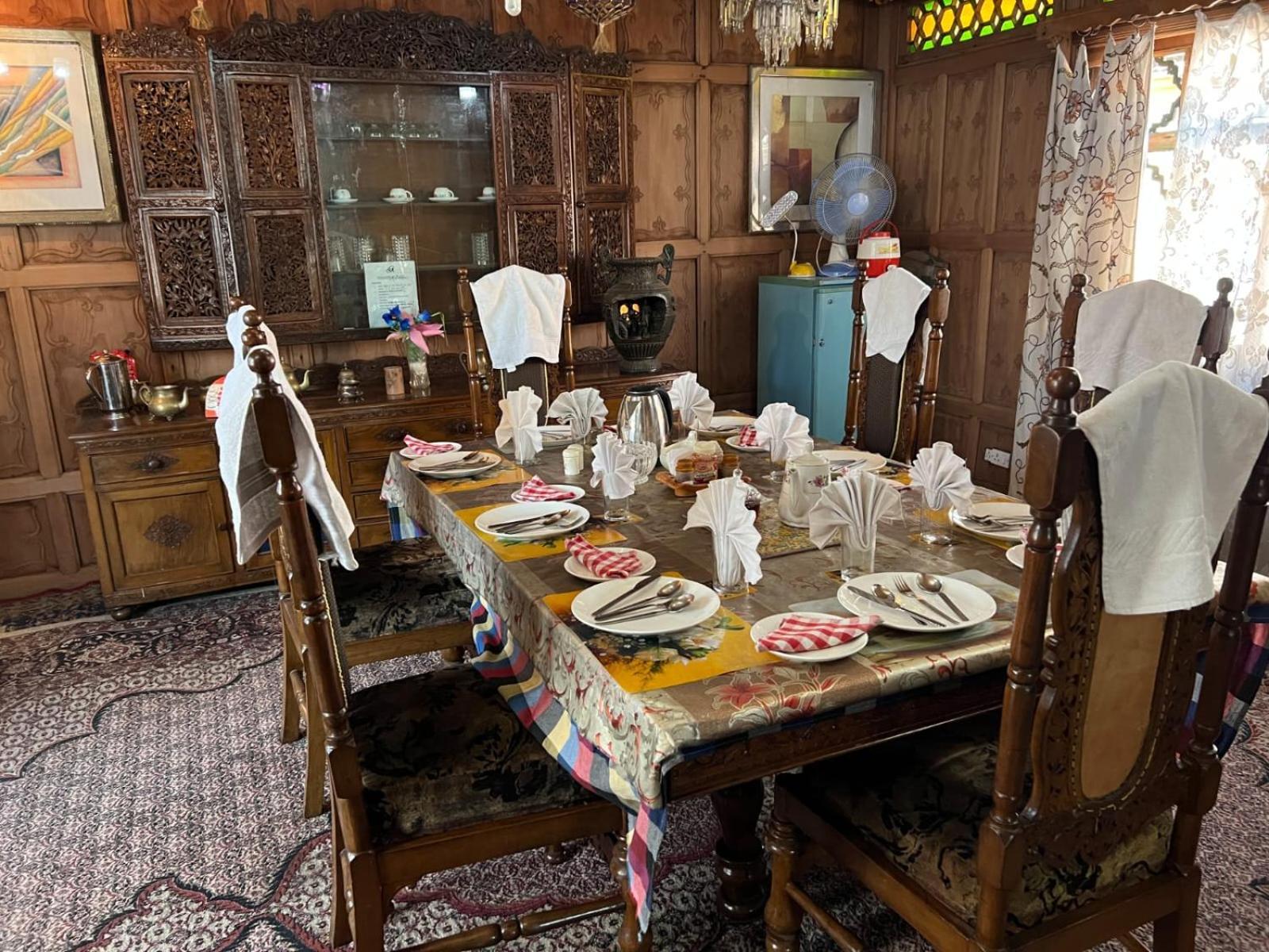 Botel Heritage Amina Group Of Houseboats