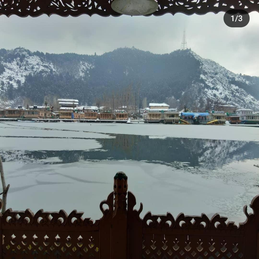 Botel The Smith Palace Group Of Houseboats Srinagar (Jammu and Kashmir)