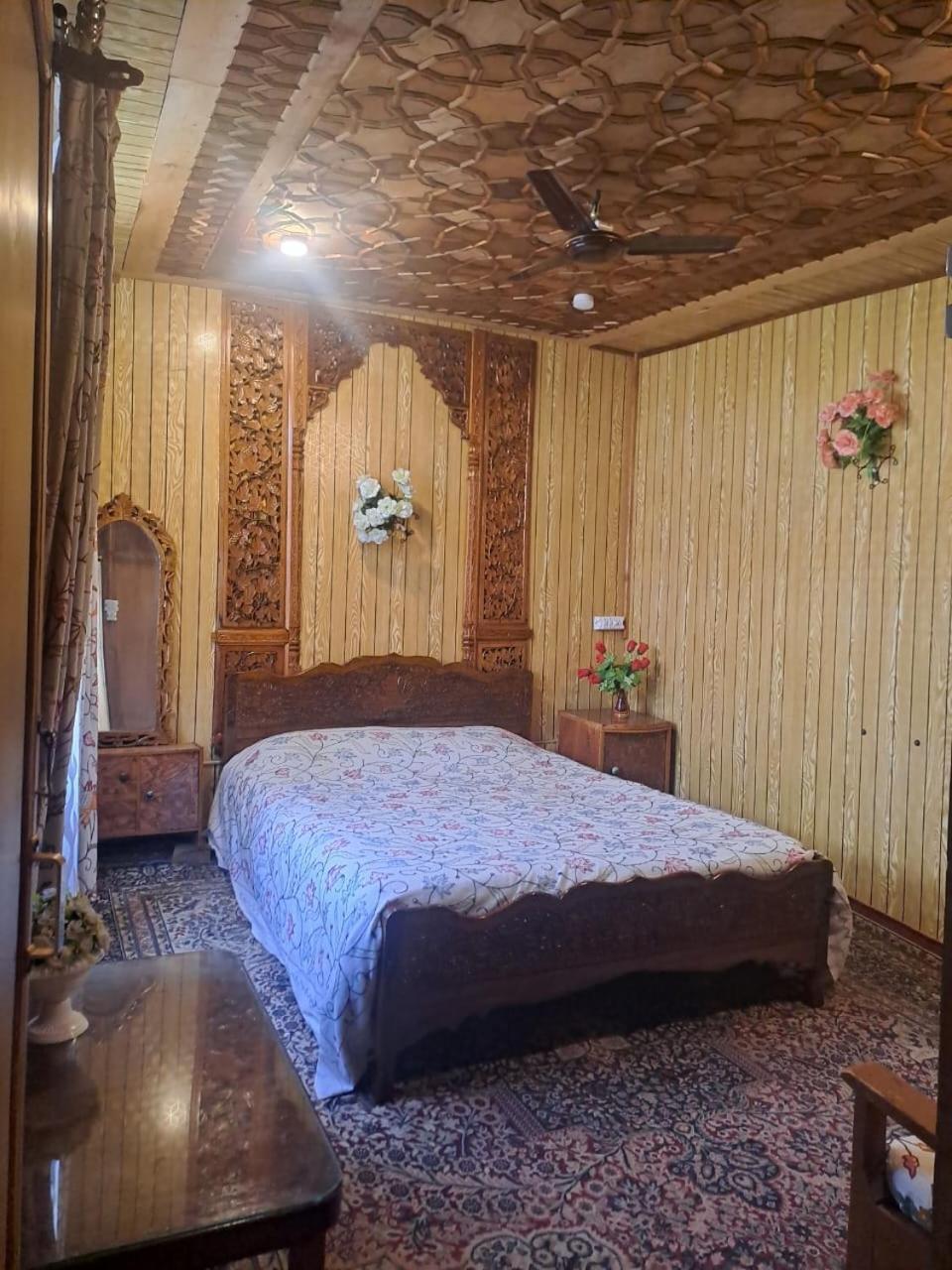 The Smith Palace Group Of Houseboats