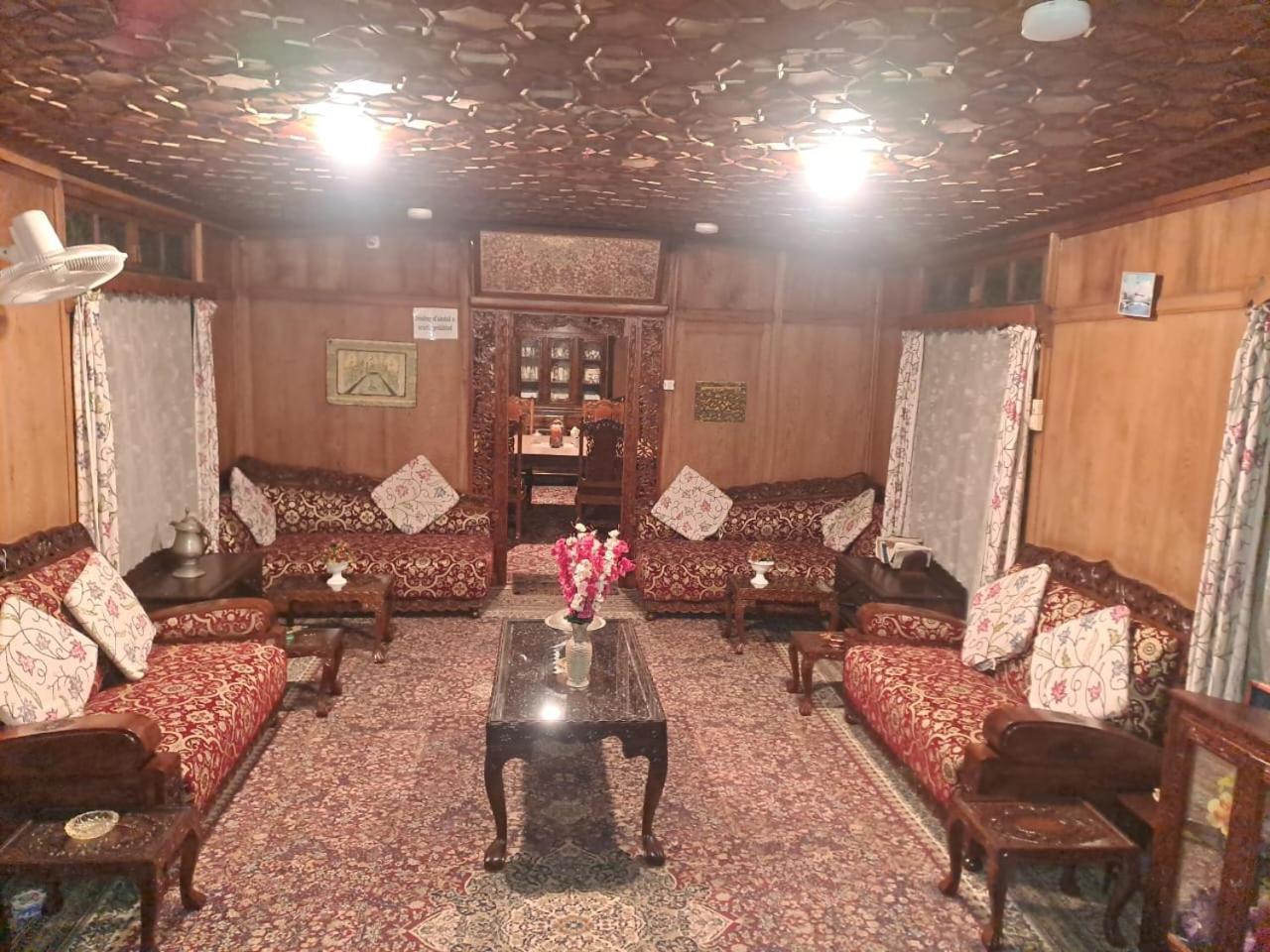 The Smith Palace Group Of Houseboats Botel