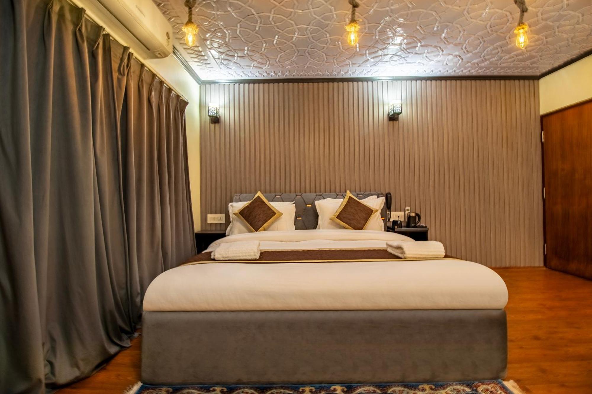 De-villaz Luxury Srinagar (Jammu and Kashmir)