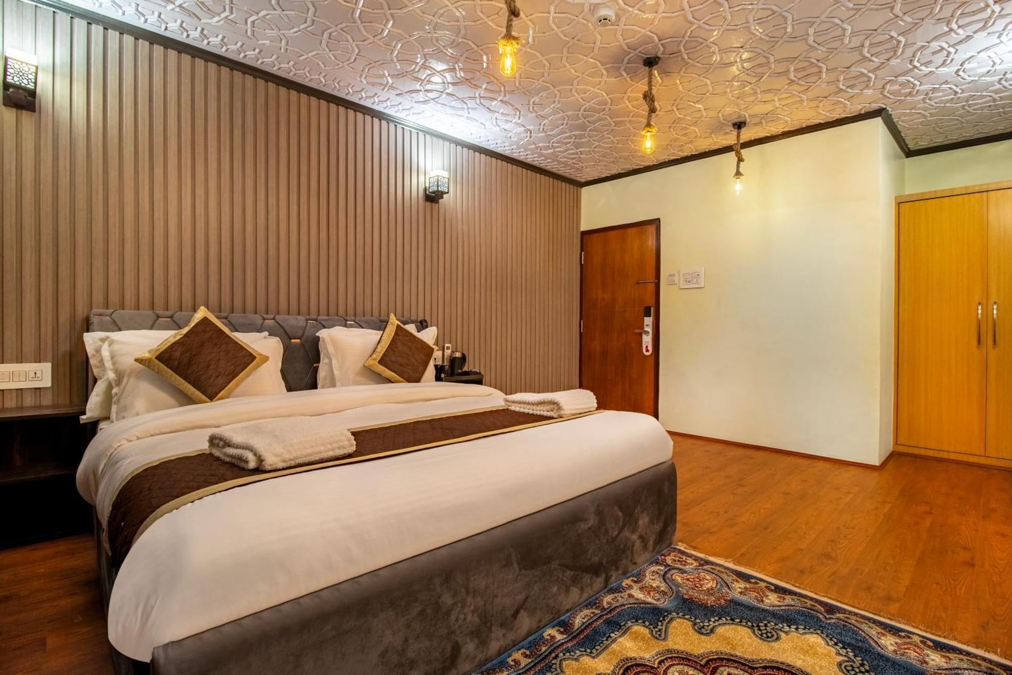 De-villaz Luxury * Srinagar (Jammu and Kashmir)