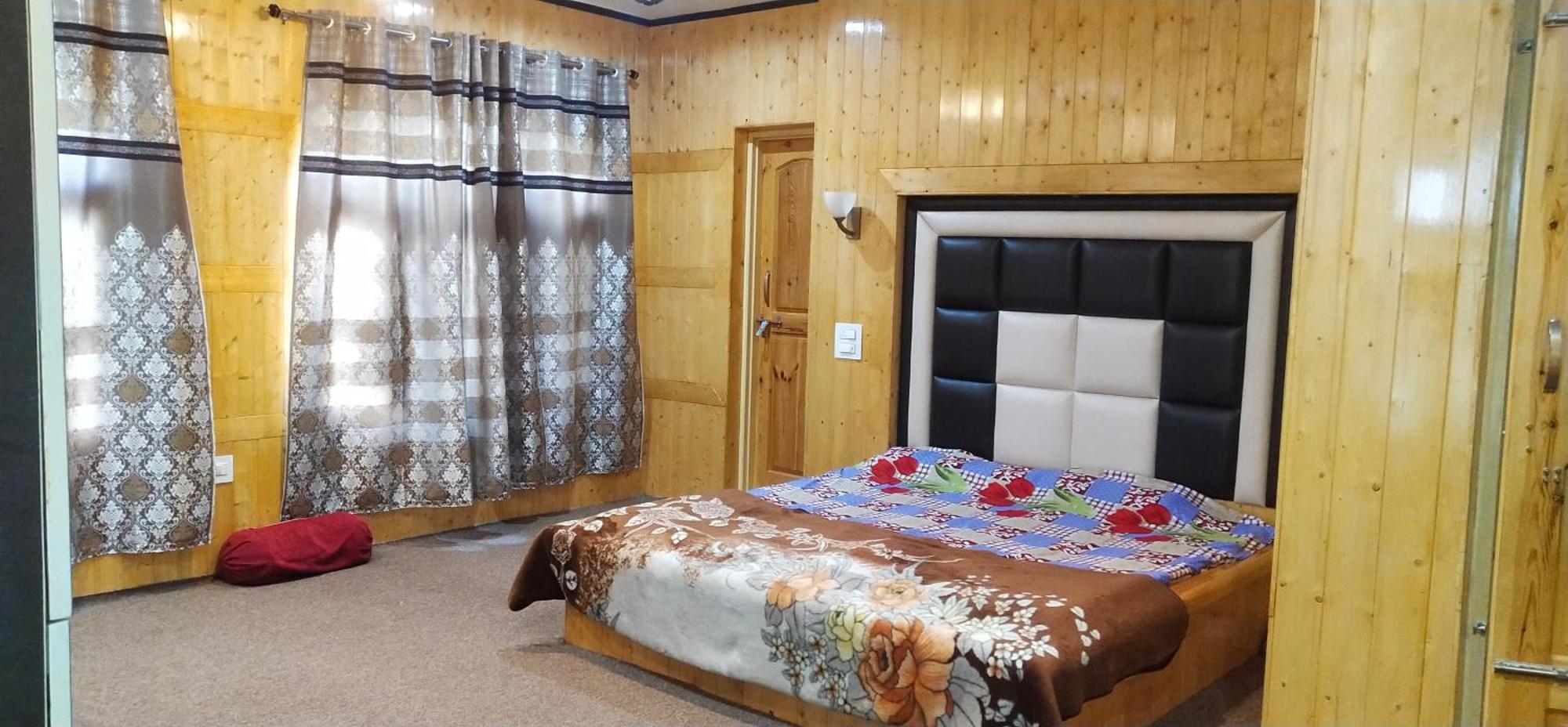 Moonlight Gulmarg