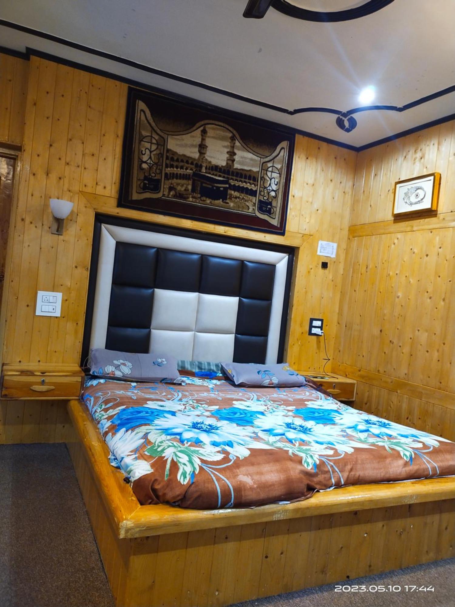 Moonlight Gulmarg * Srinagar (Jammu and Kashmir)