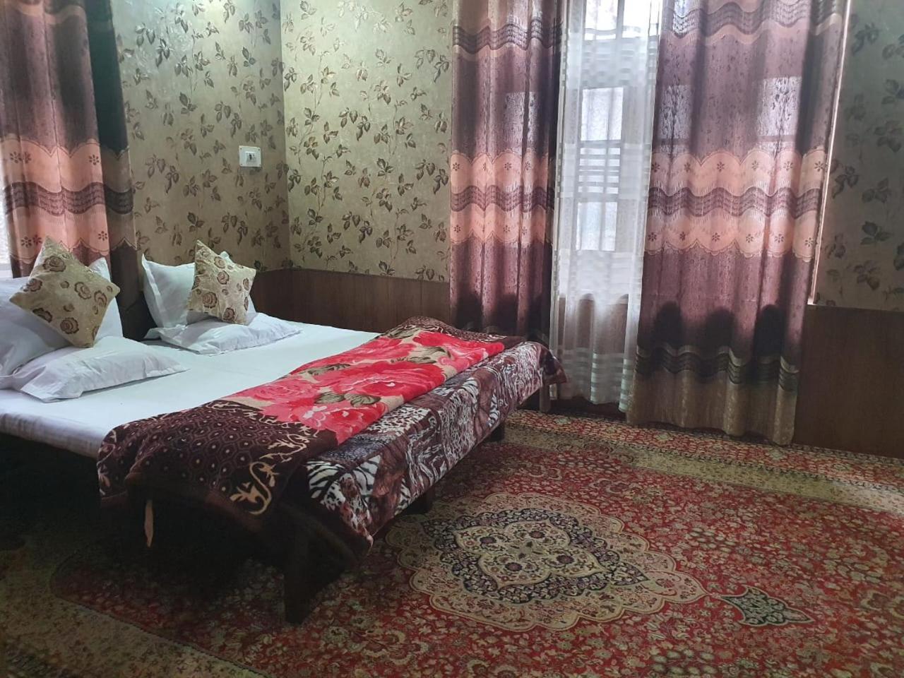 Wazir Palace Hotel 2*