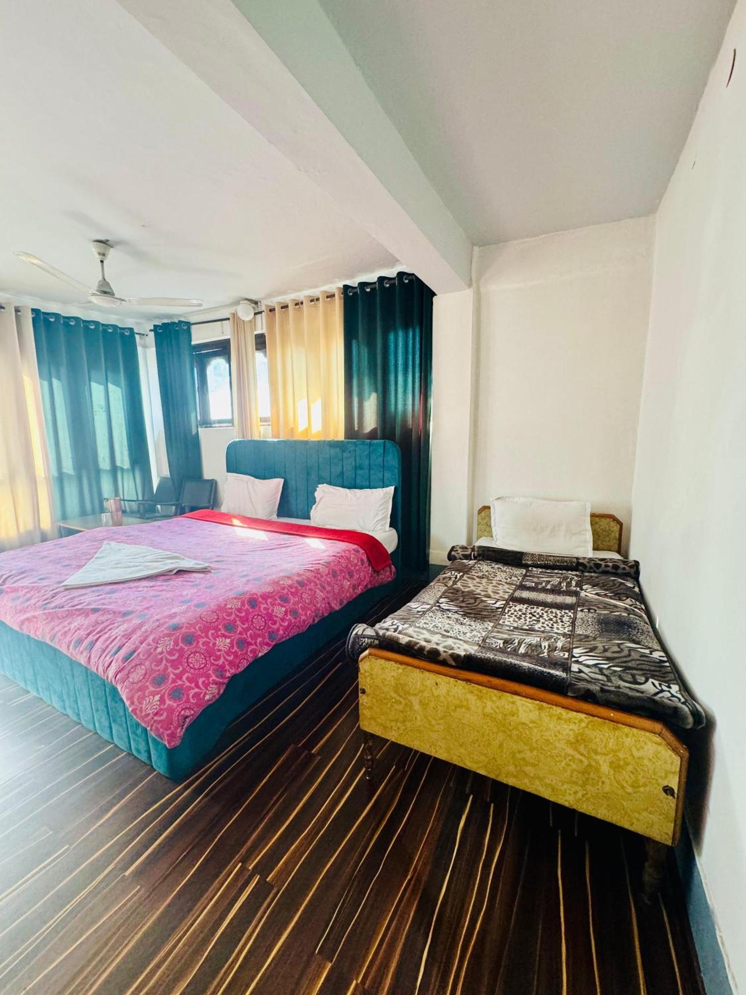 Hotel Olive Ventures, Royal Inn, Ritz