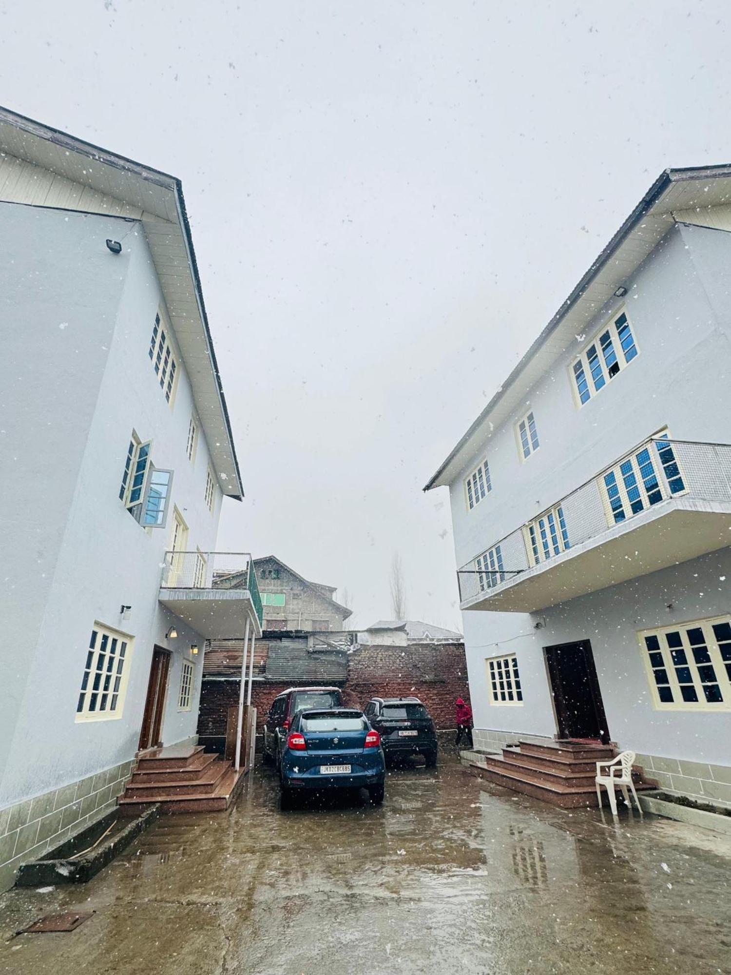 Olive Ventures, Royal Inn, Ritz Srinagar (Jammu and Kashmir)
