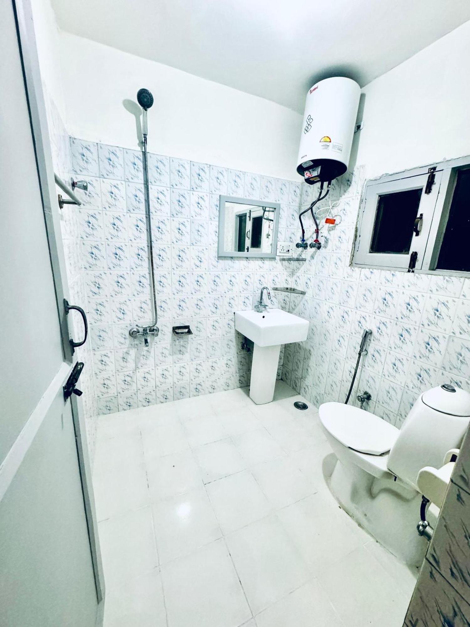 Hotel Olive Ventures, Royal Inn, Ritz 3*
