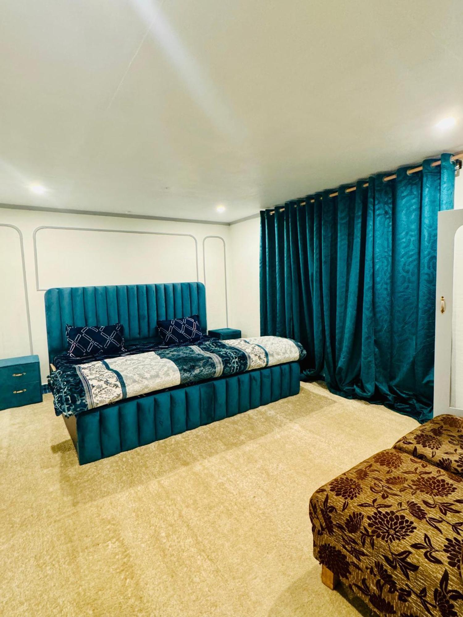 Hotel Olive Ventures, Royal Inn, Ritz Srinagar (Jammu and Kashmir)