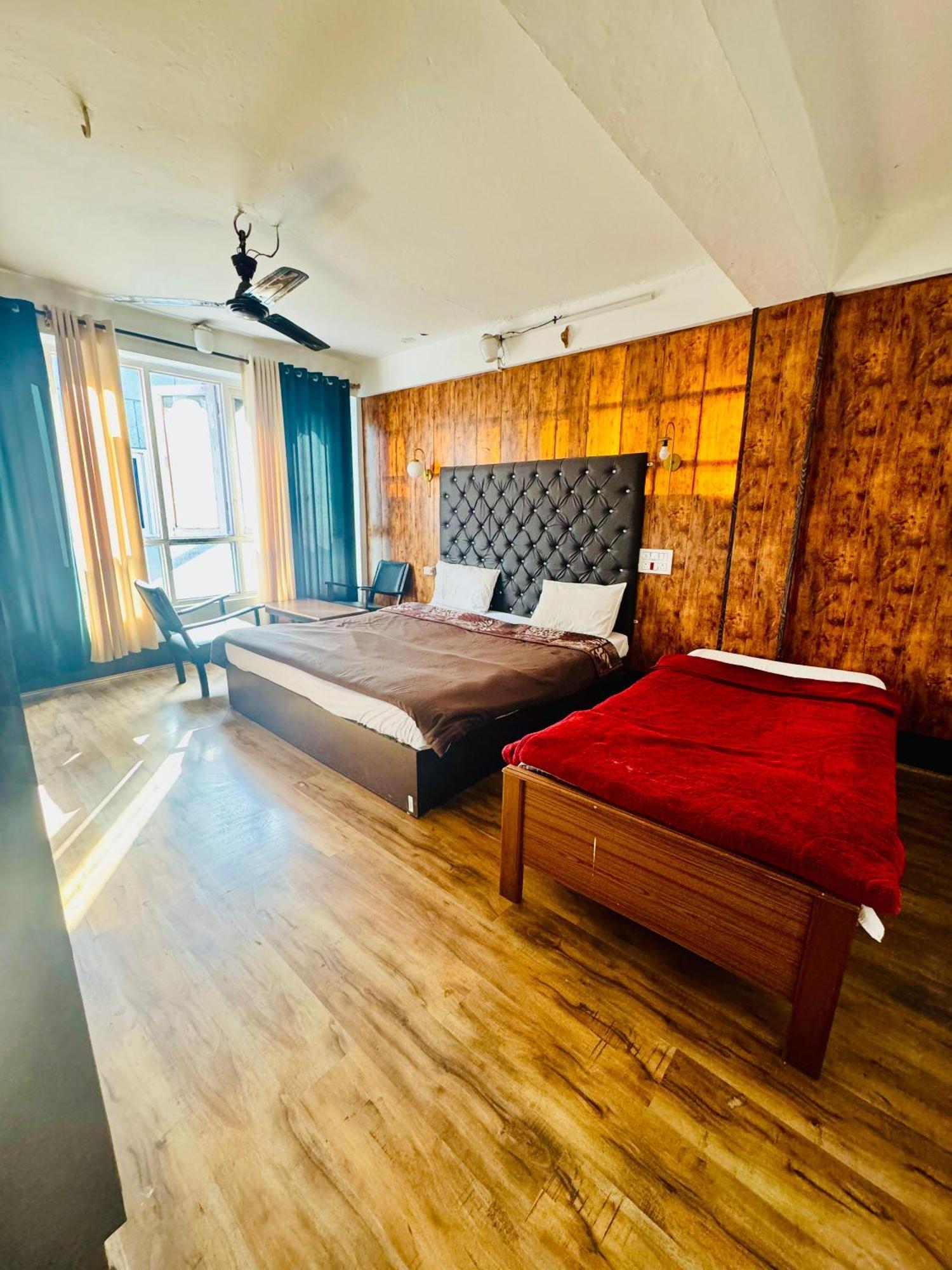 Hotel Olive Ventures, Royal Inn, Ritz