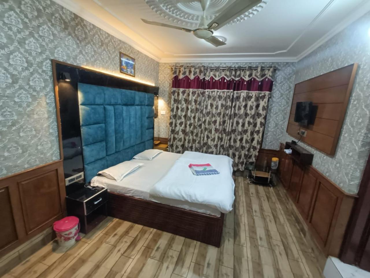 Valley Holidays Srinagar (Jammu and Kashmir)