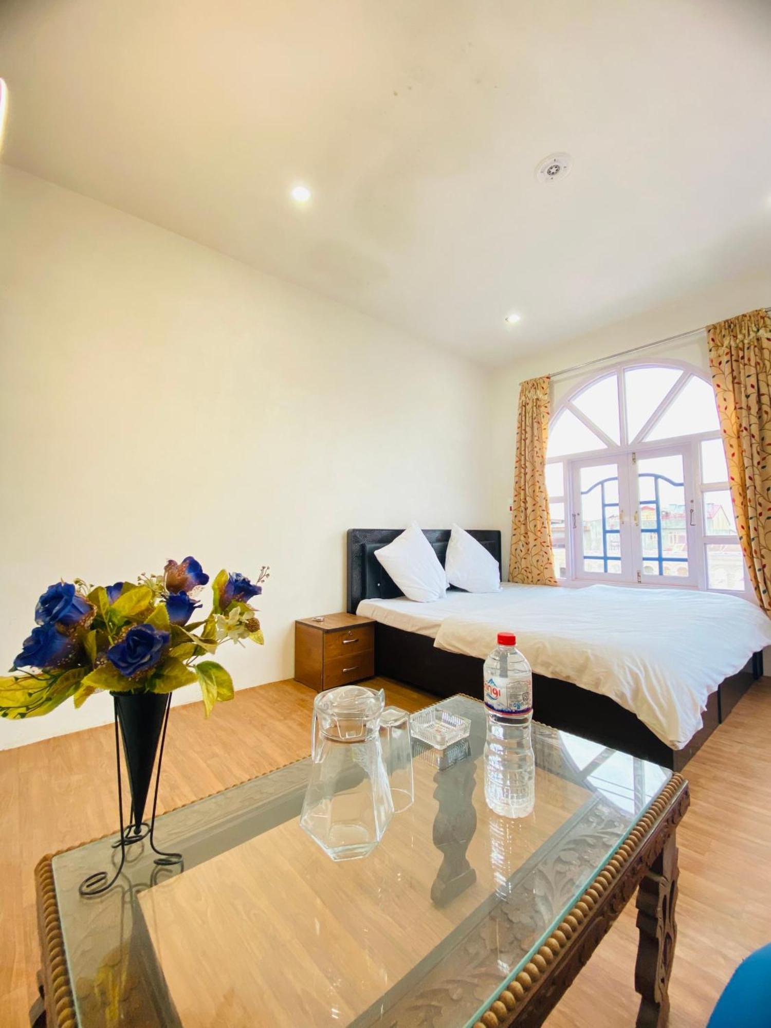 Hotel Pall Residency Srinagar (Jammu and Kashmir)