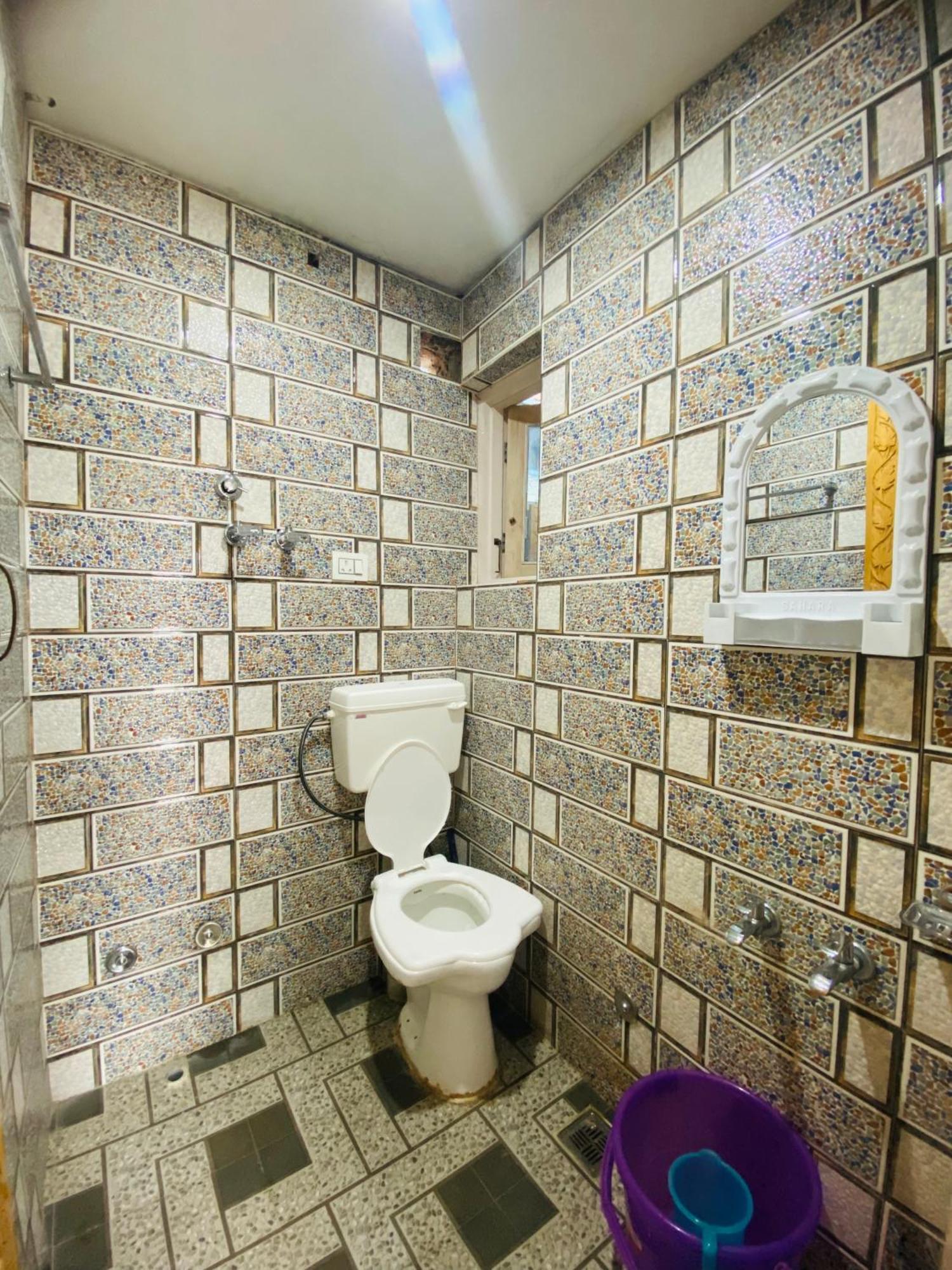 Pall Residency Hotel *