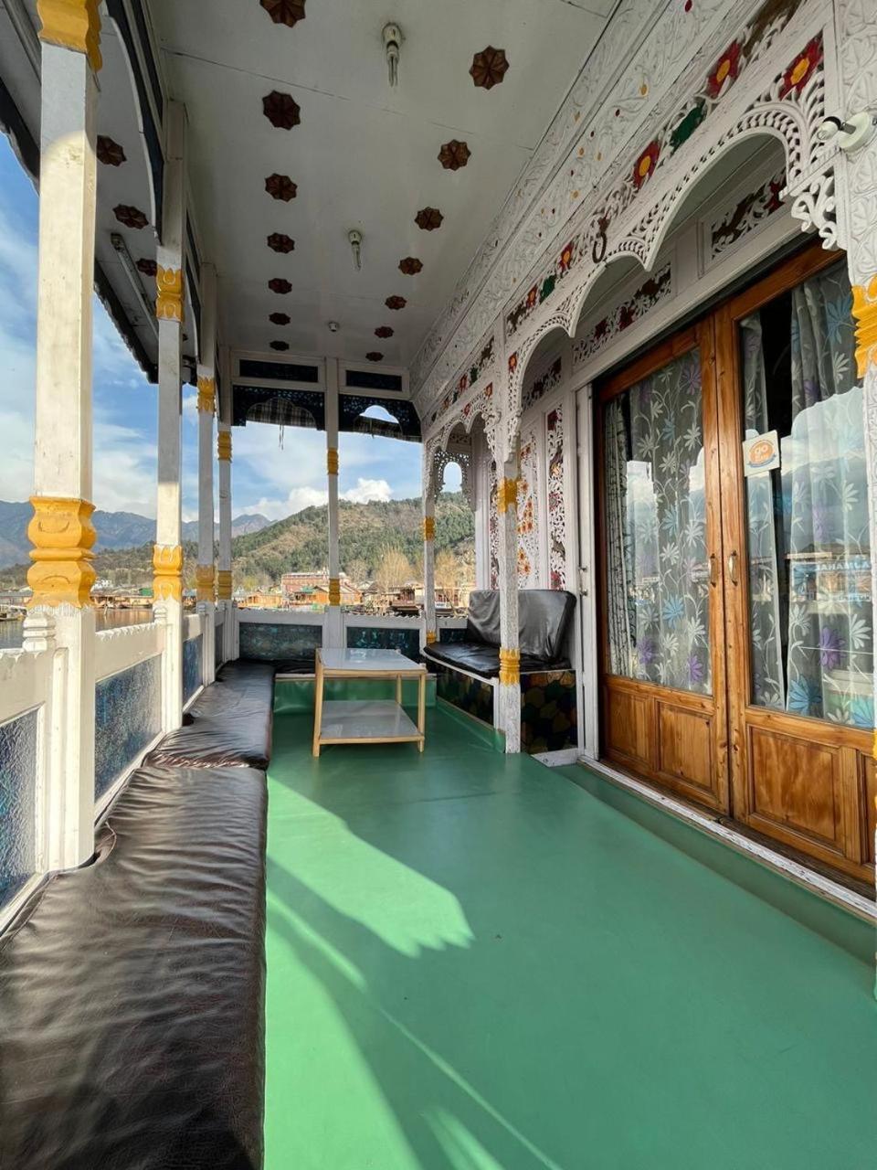The Heritage Group Of Houseboats