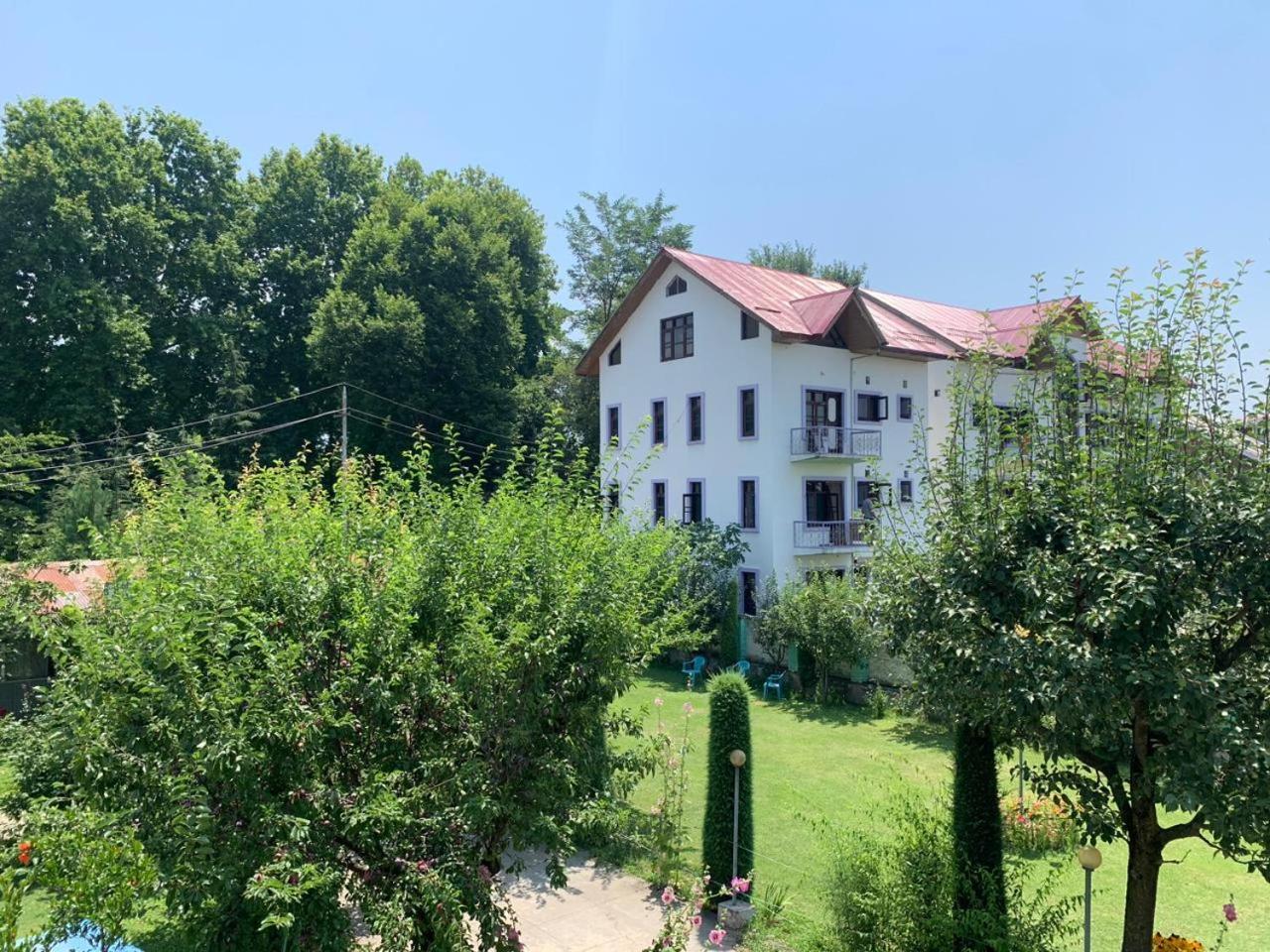 Nigeen Guest house