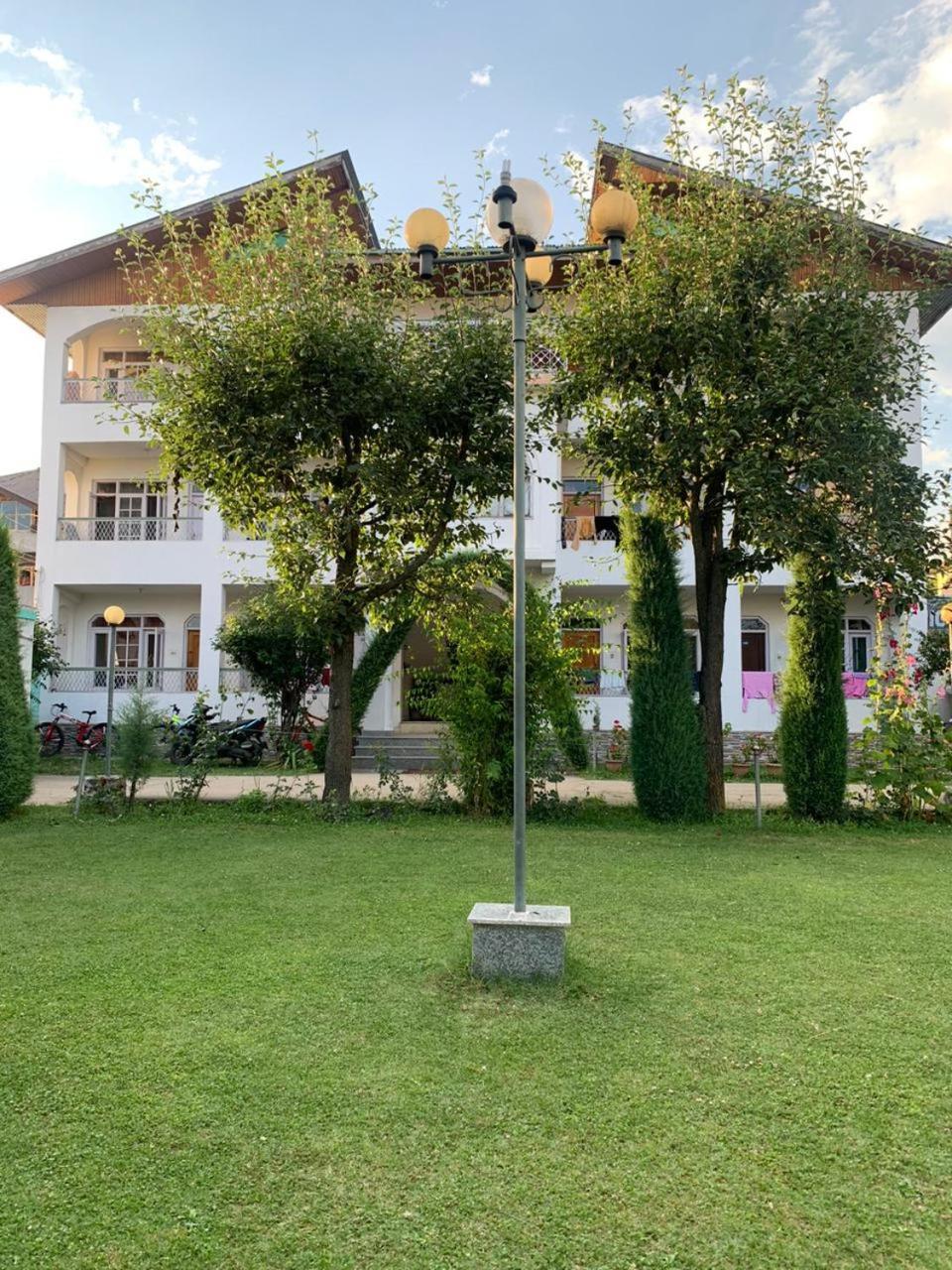 Guest house Nigeen *