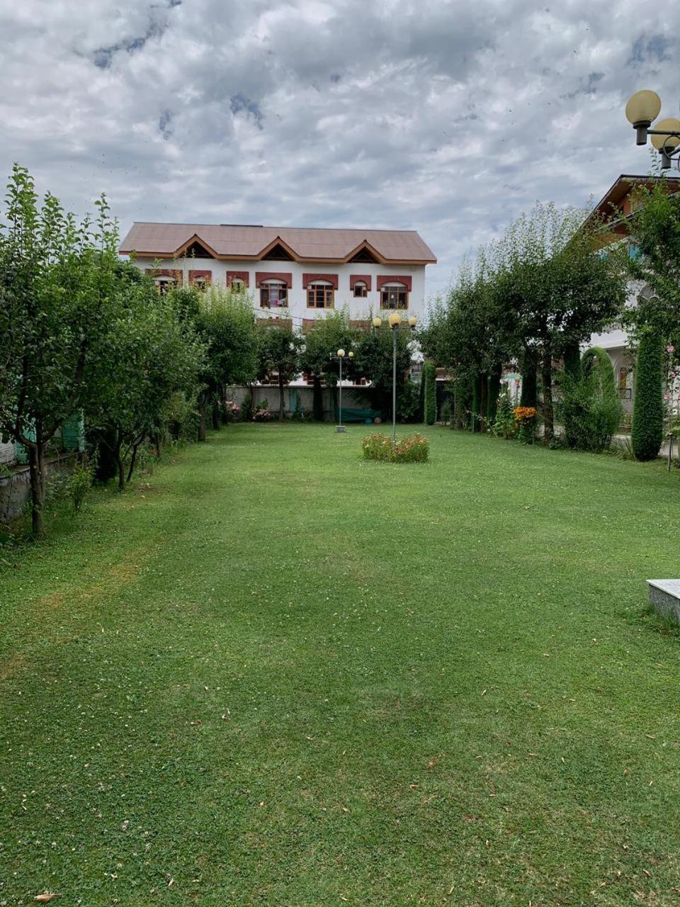 Nigeen Guest house